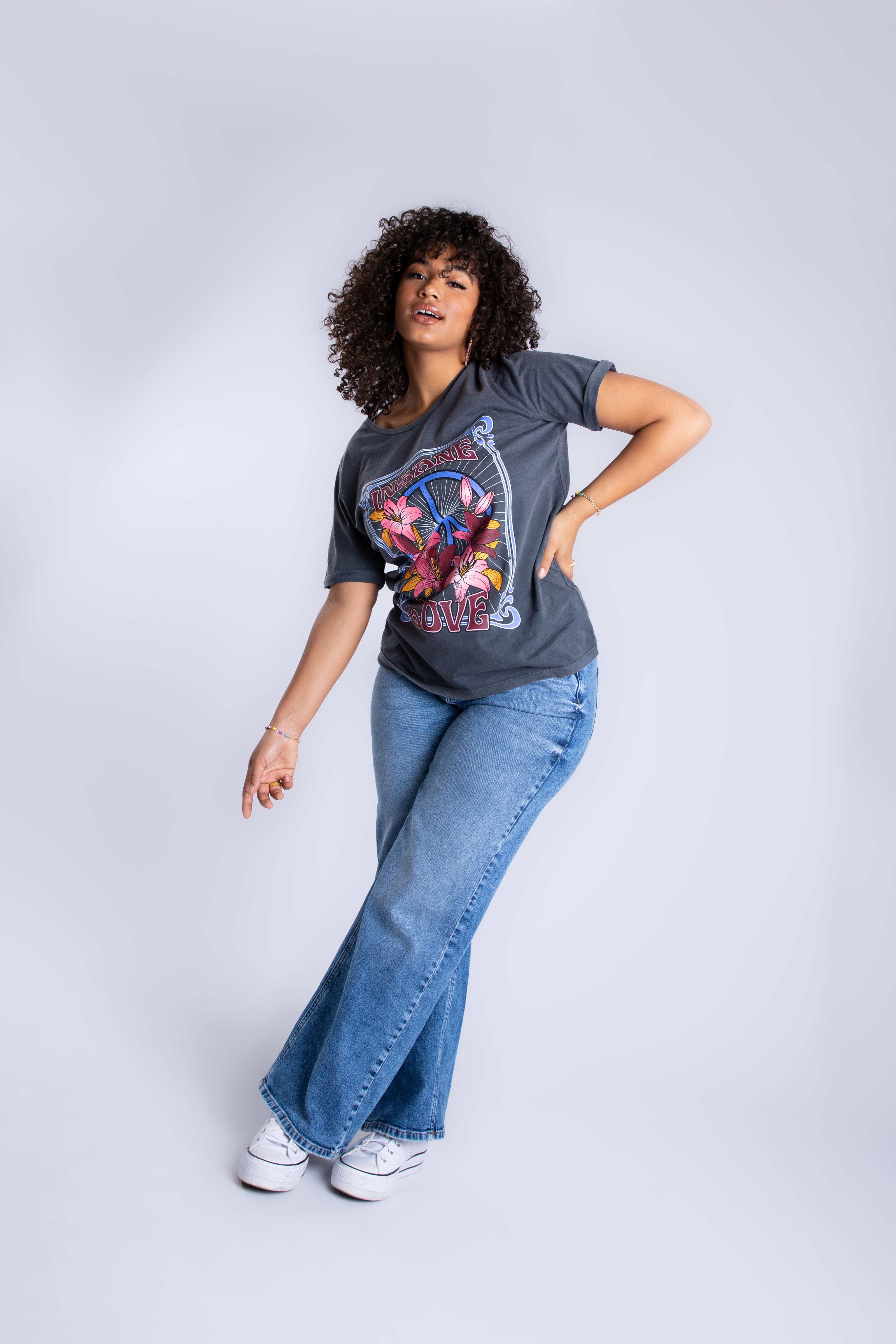 Vaqueros de talle alto y pernera ancha image number 6