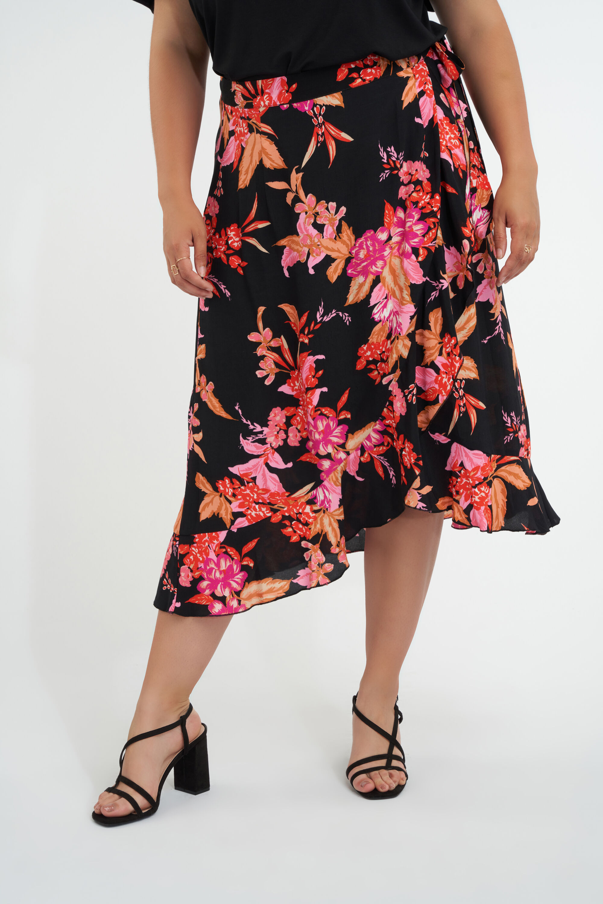 Falda cruzada con estampado floral  image number 5