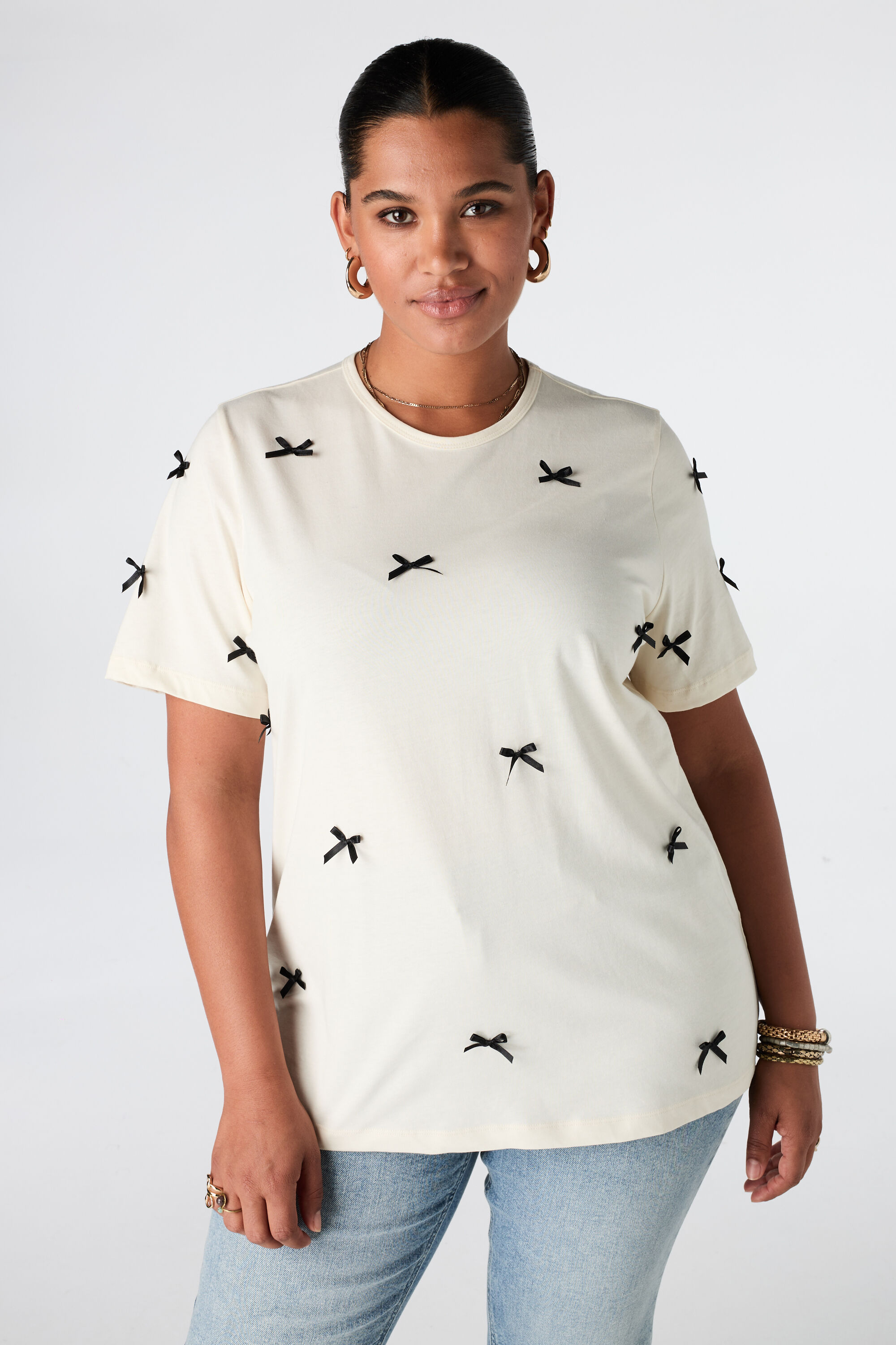 Camiseta con lazos de sat&eacute;n