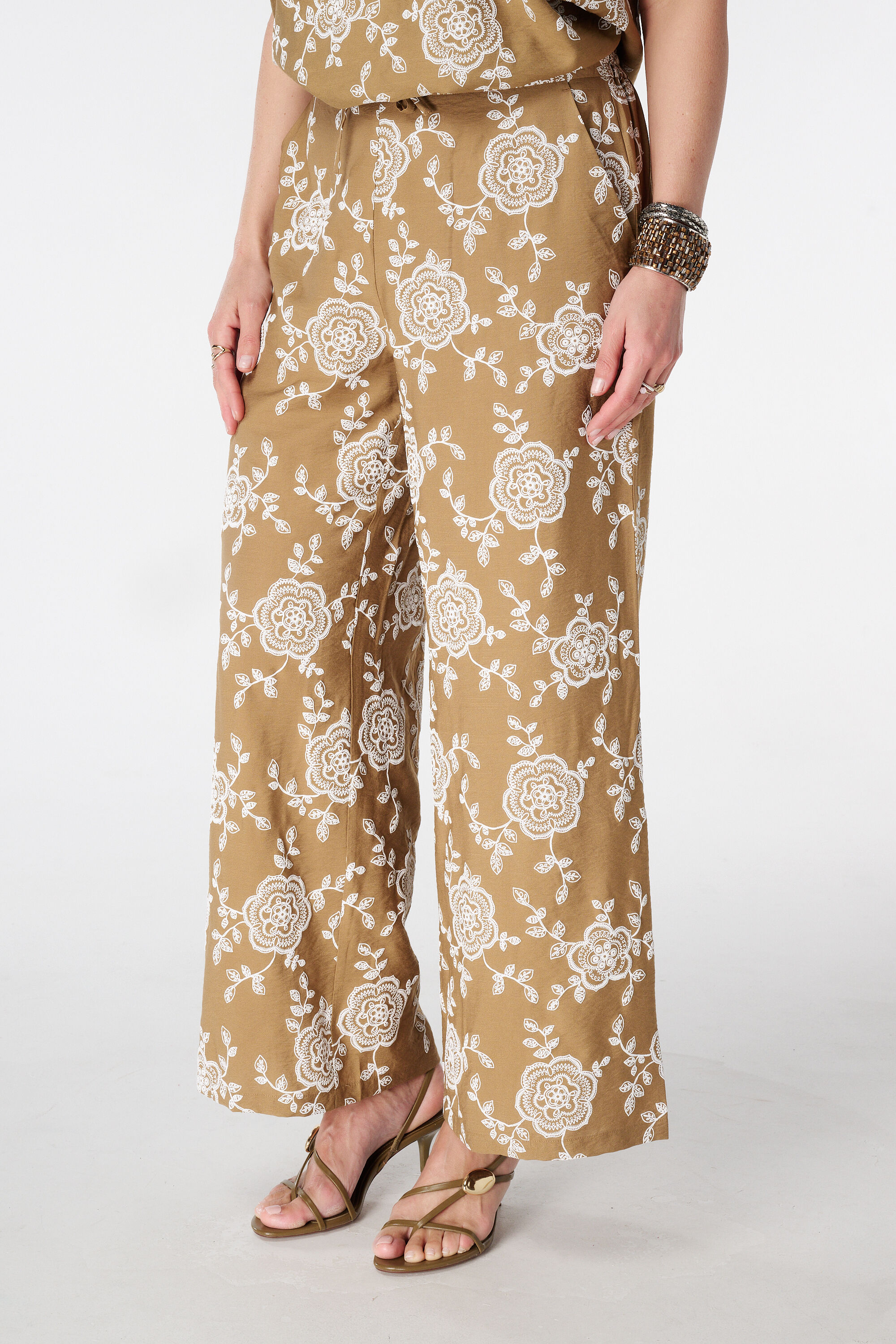 Pantal&oacute;n wide leg con estampado image number 5