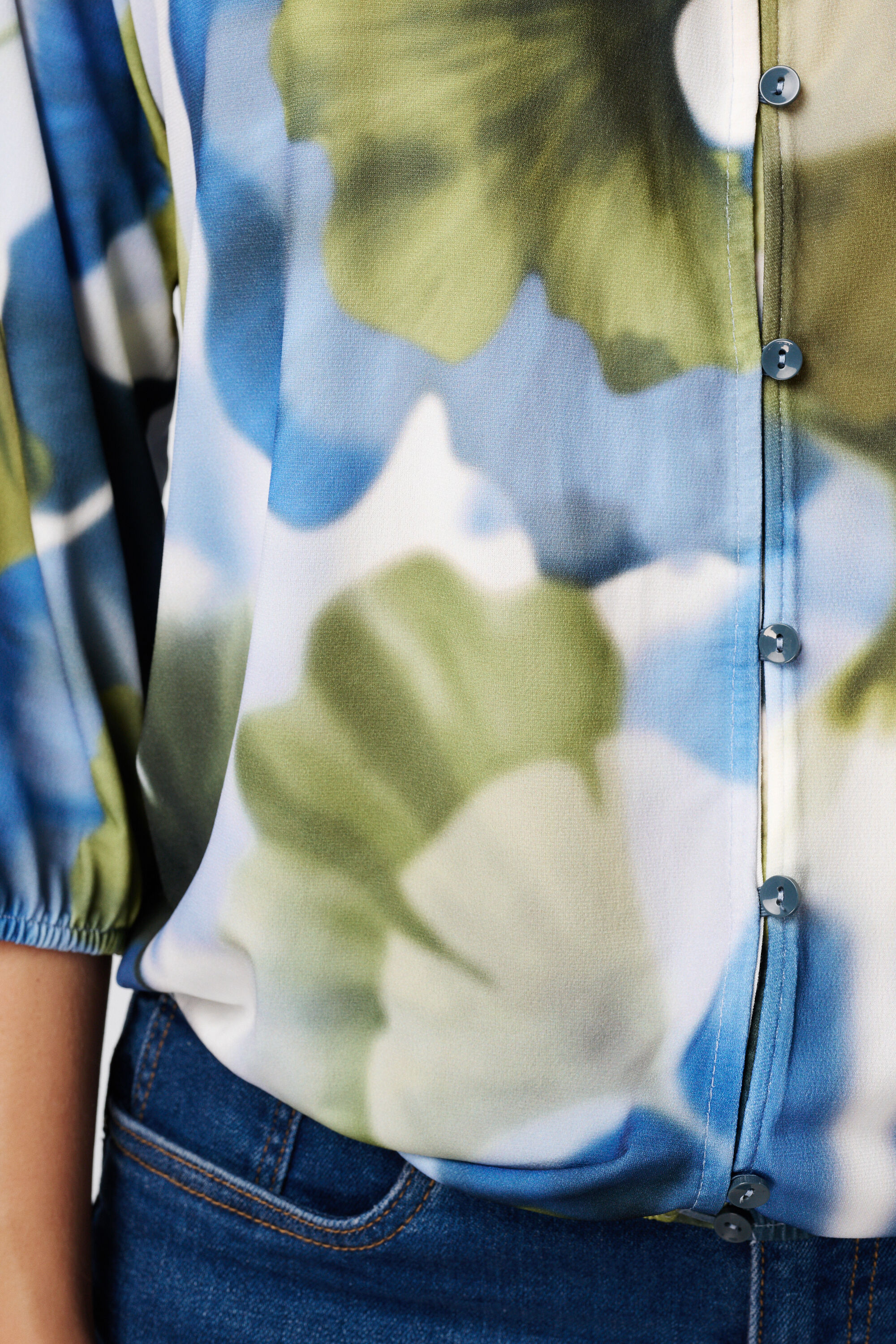 Blusa estampada image number 6