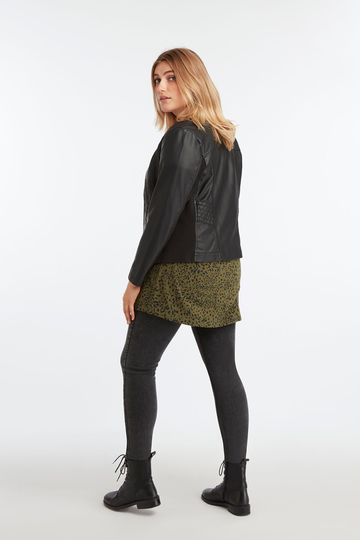 Chaqueta de cuero sint&eacute;tico con cuello redondo image number 3