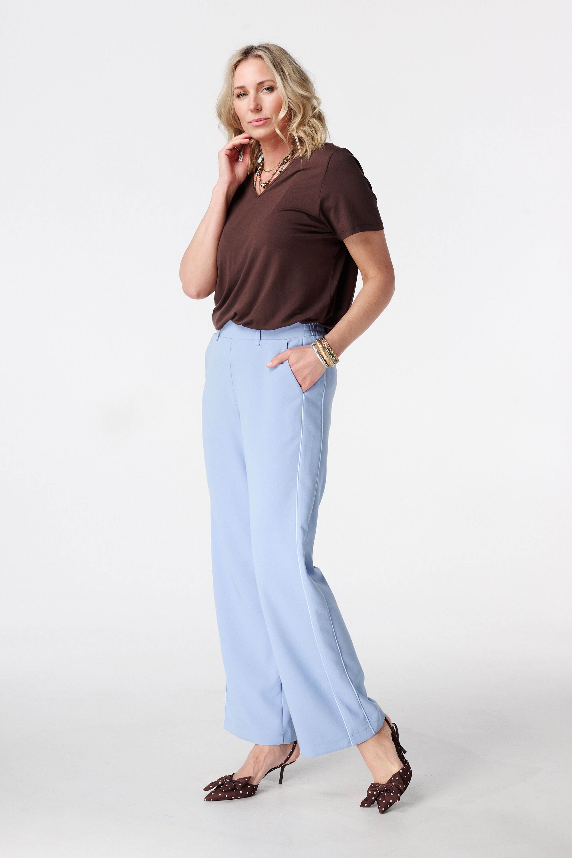Pantalones anchos con raya lateral