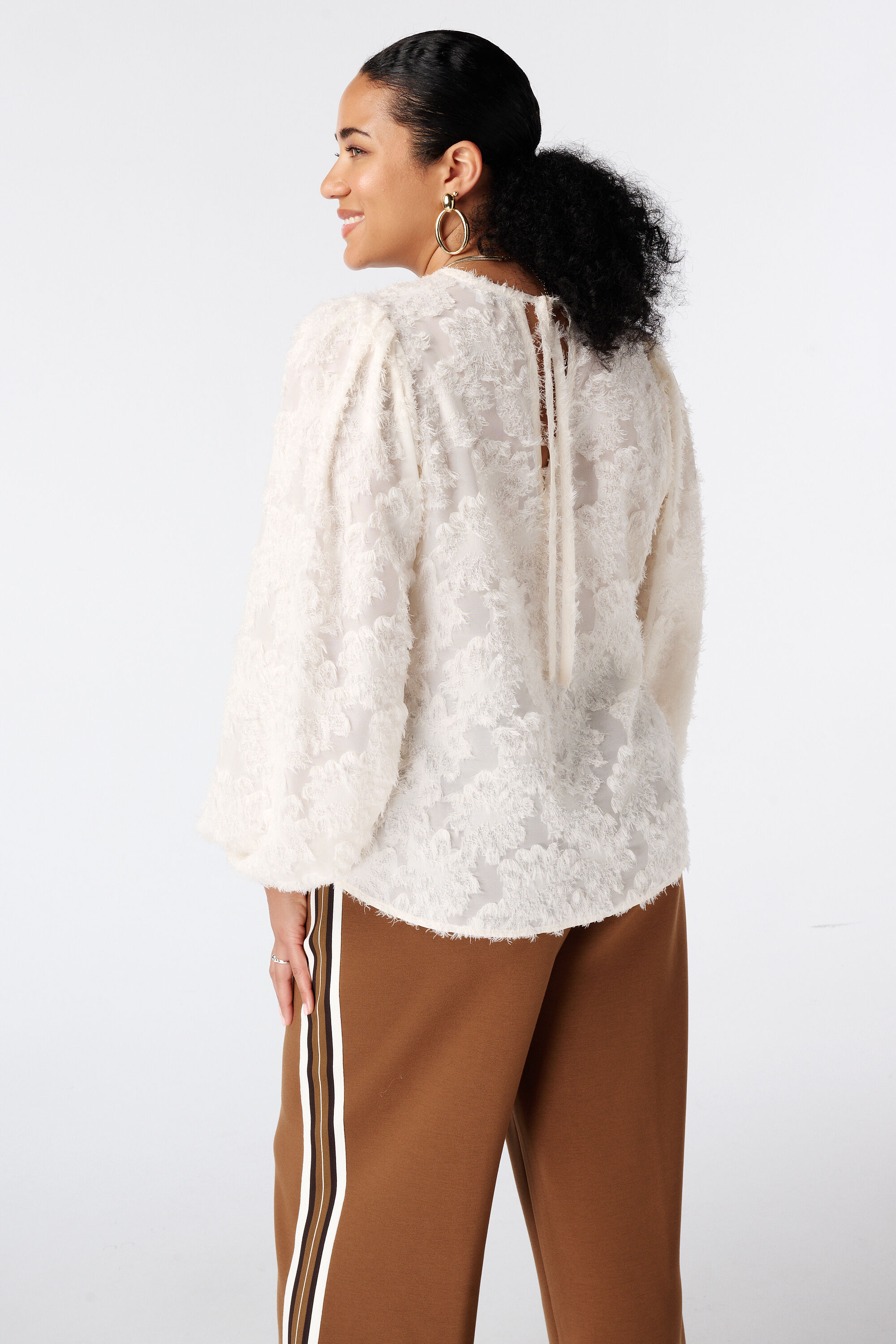Blusa con mangas globo image number 3