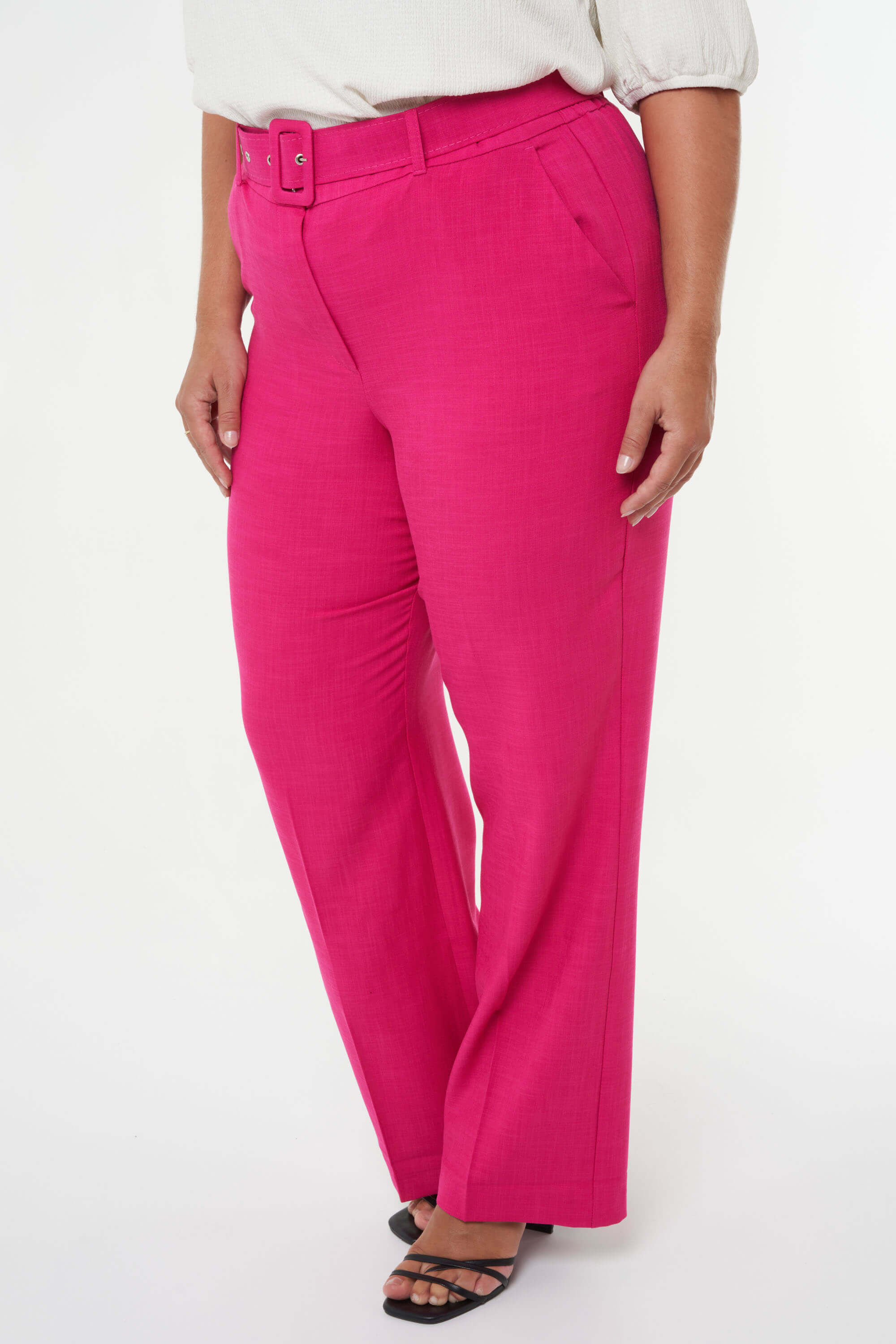 Pantalones con cinto image number 6