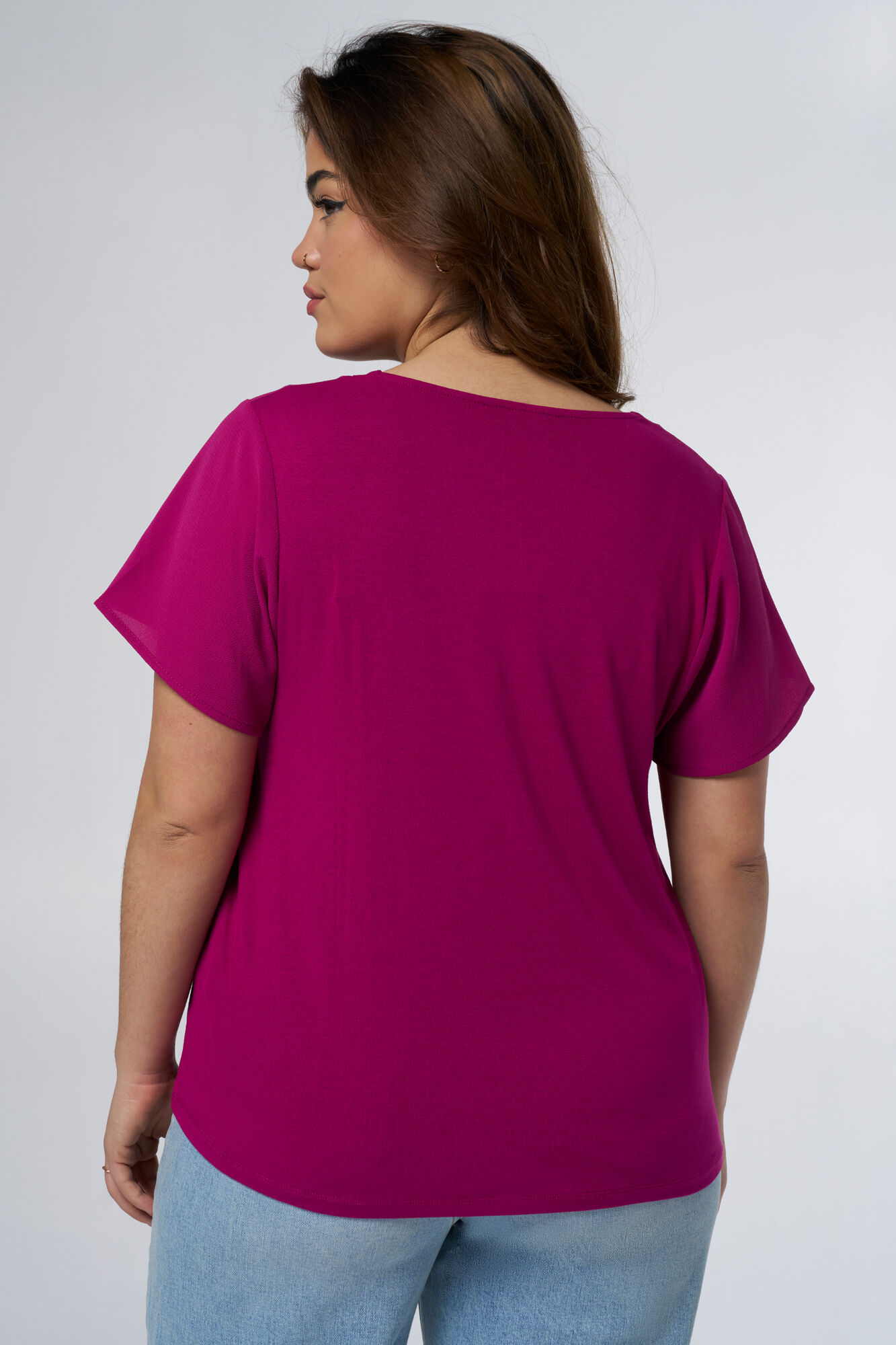 Camiseta con detalles en el cuello image number 3