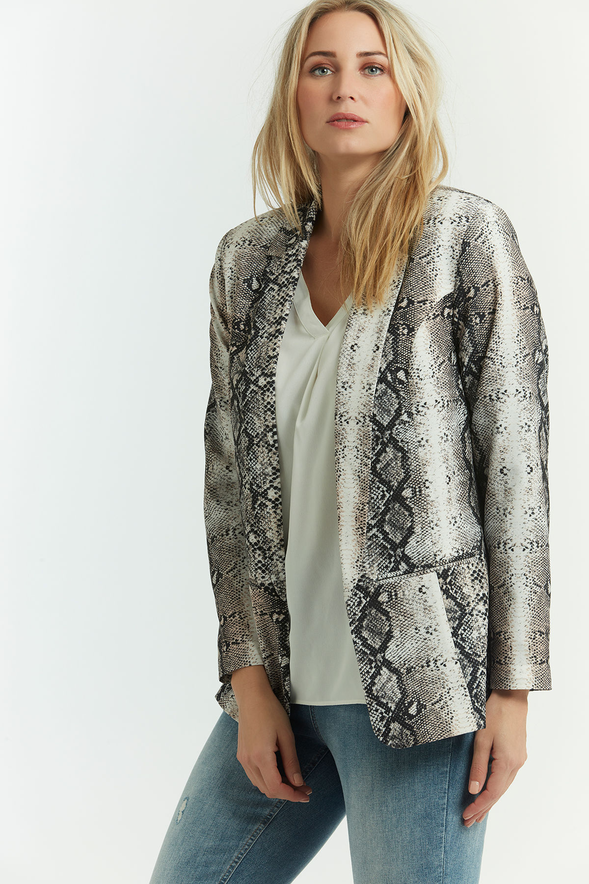 Blazer con estampado de serpiente image number 3