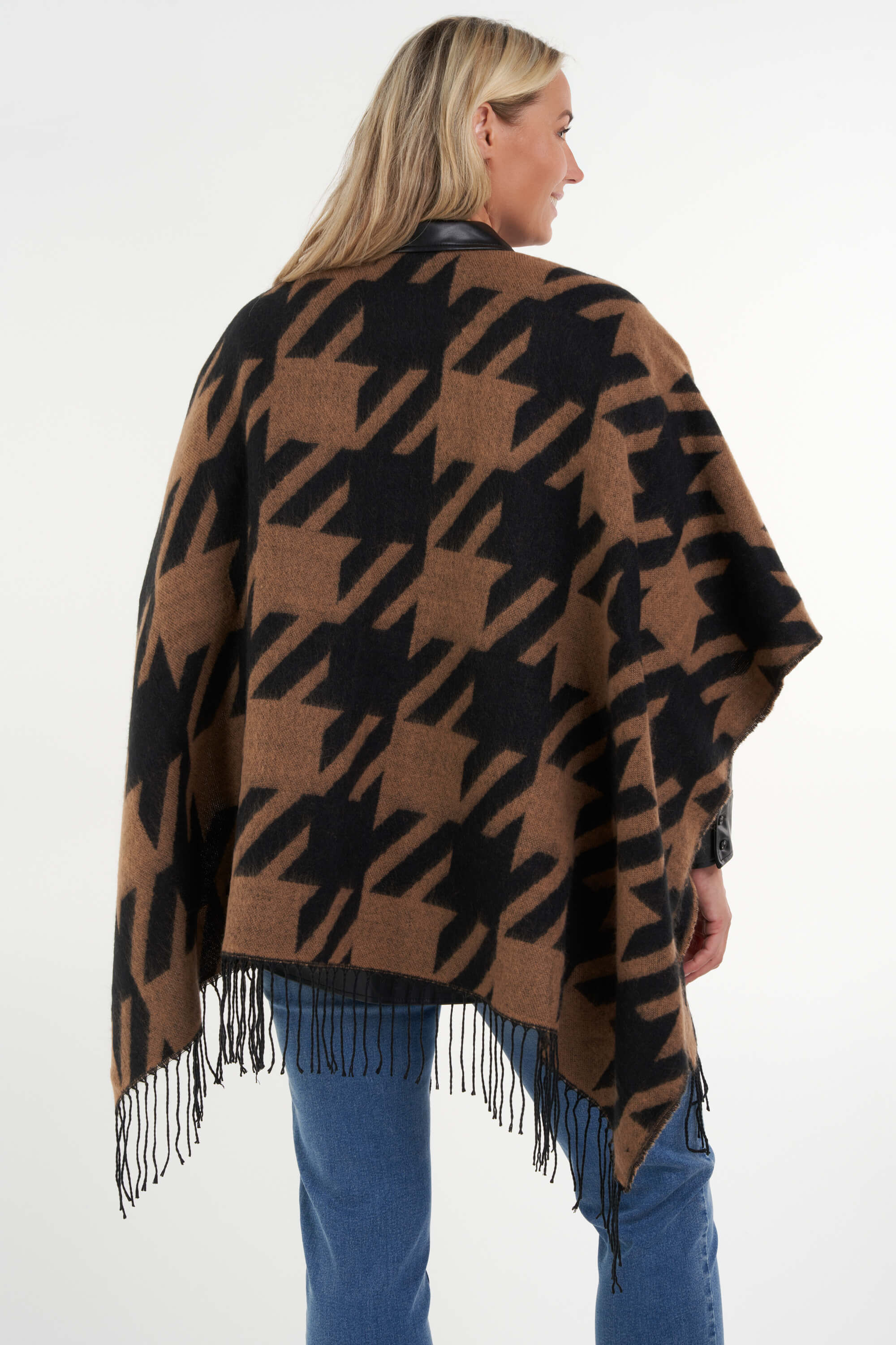 Bufanda con estampado  image number 6