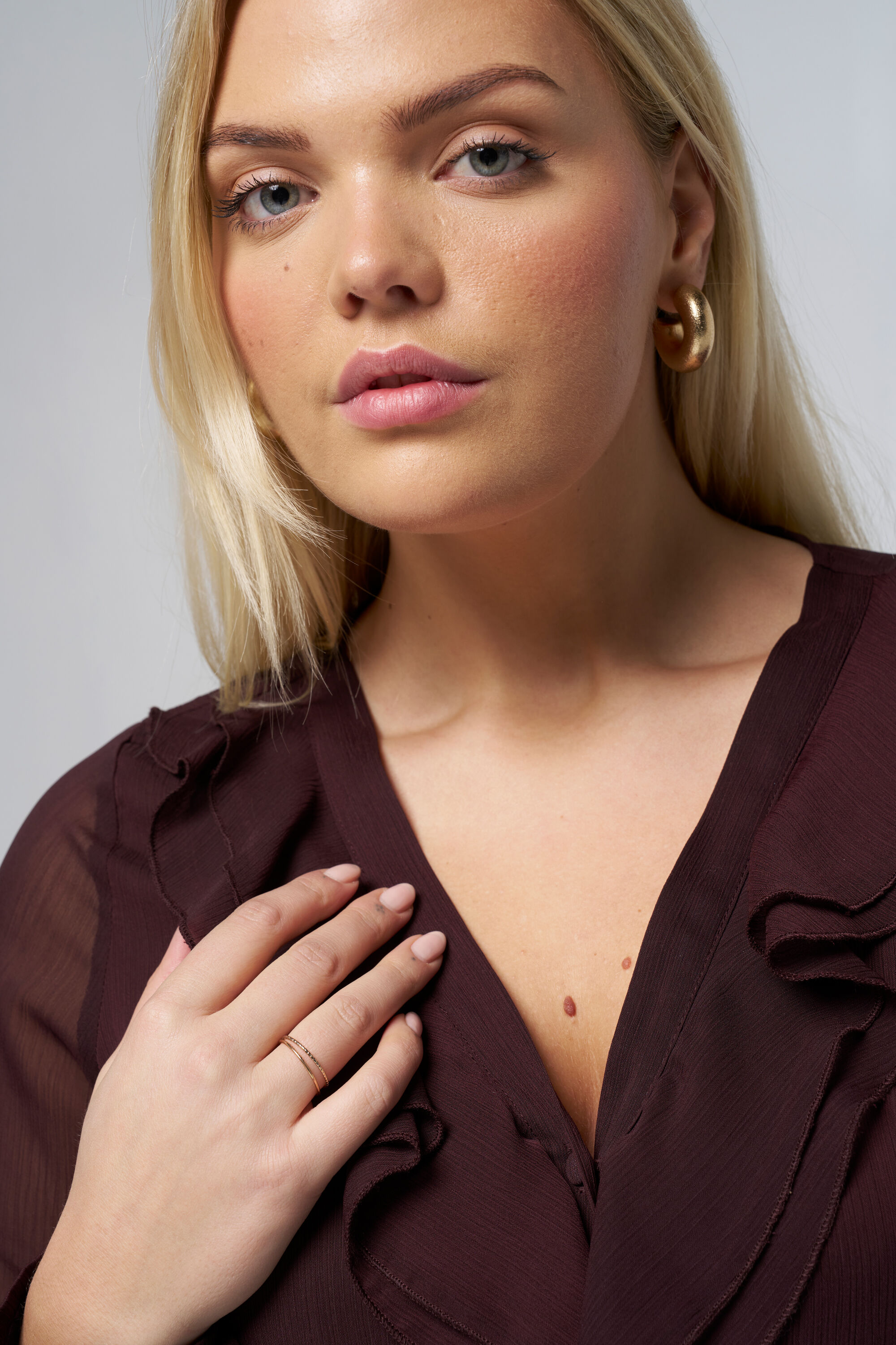 Blusa con detalles de volantes image number 4