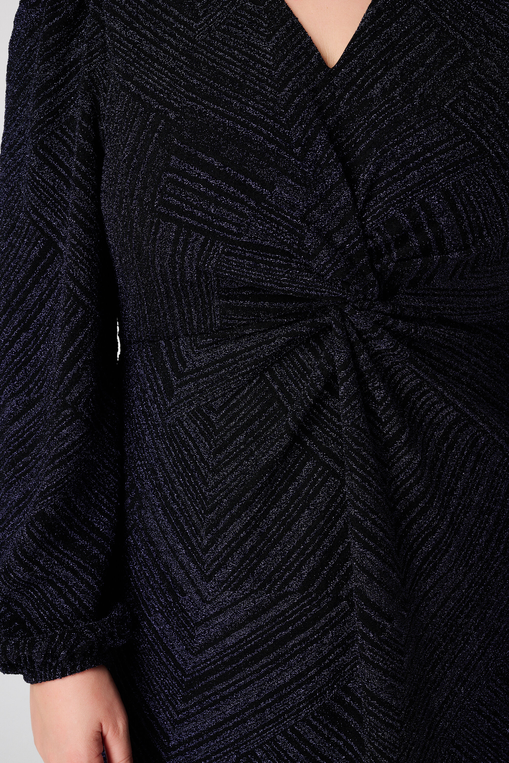 Vestido de lurex con detalle de botones image number 6