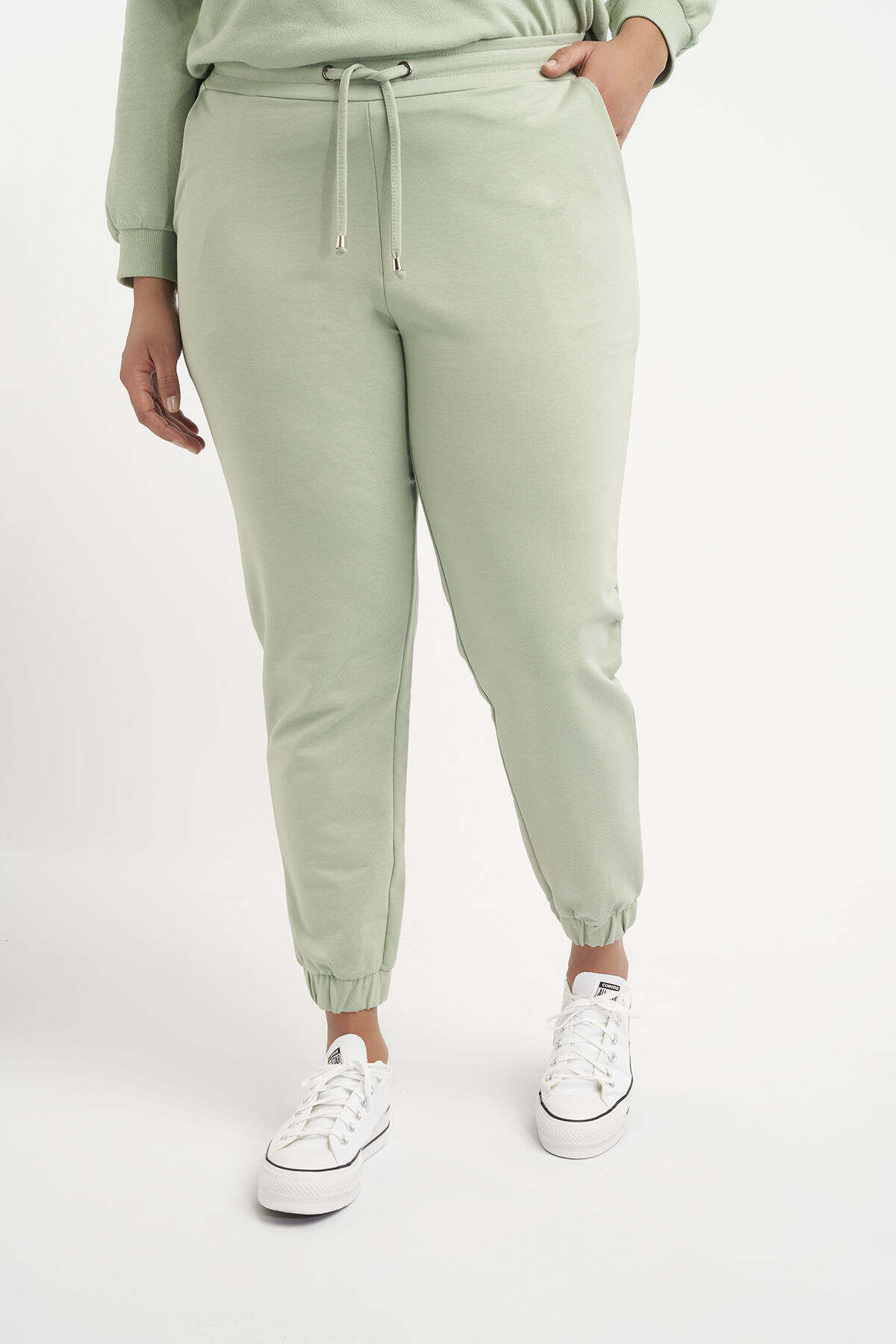 Pantalones jogger image number 5