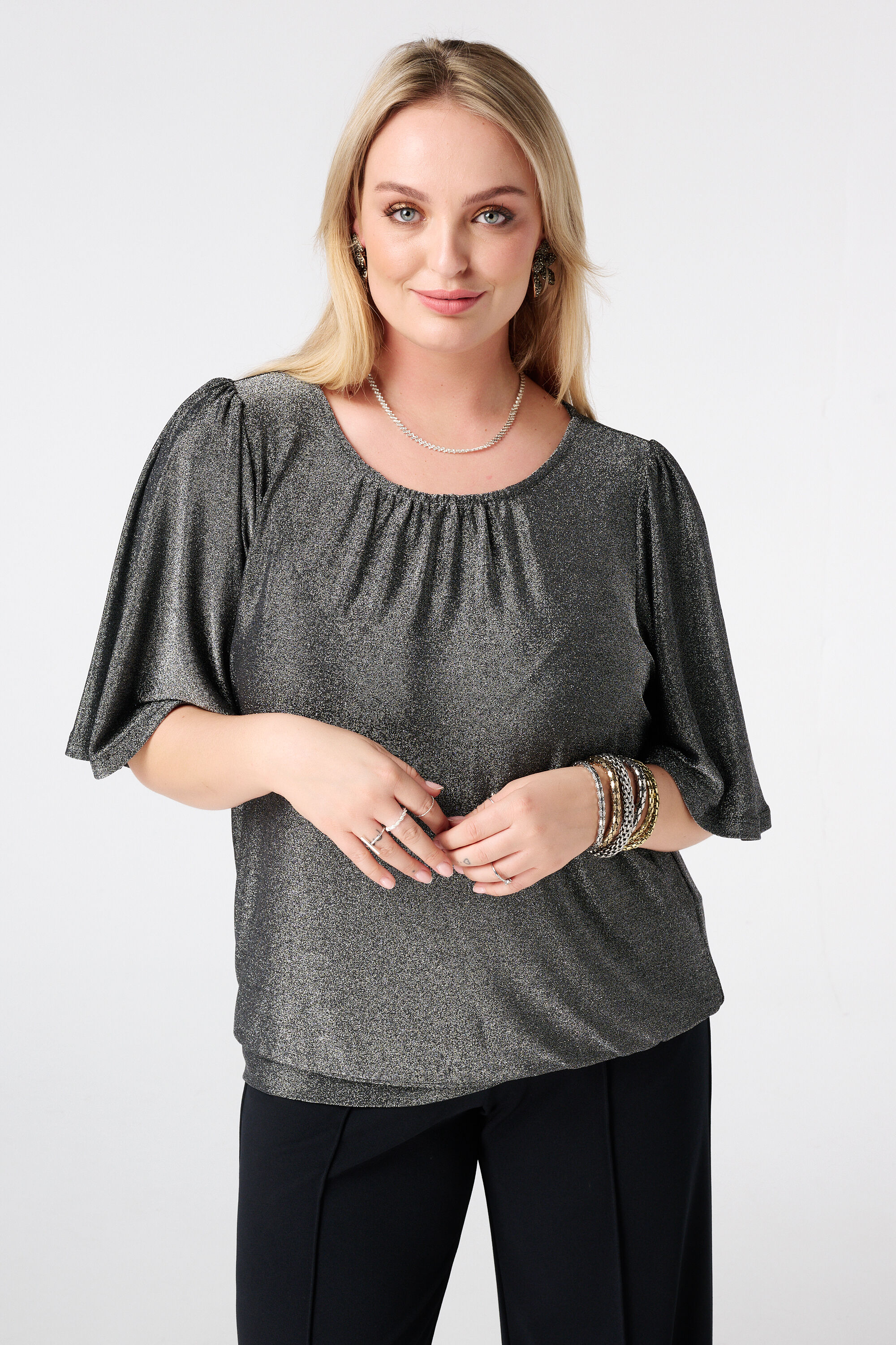 Top con mangas acampanadas y lurex