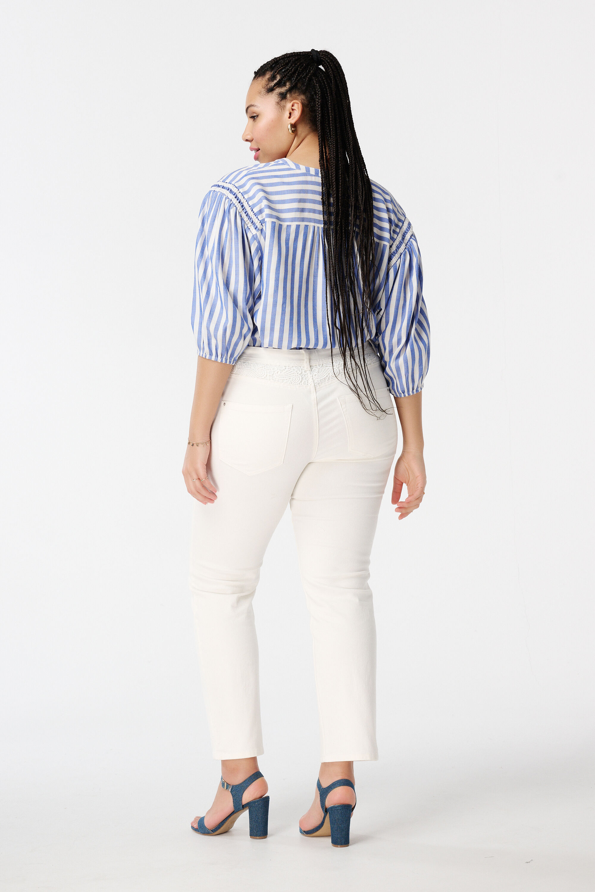 Vaqueros de pernera recta con bordado image number 3