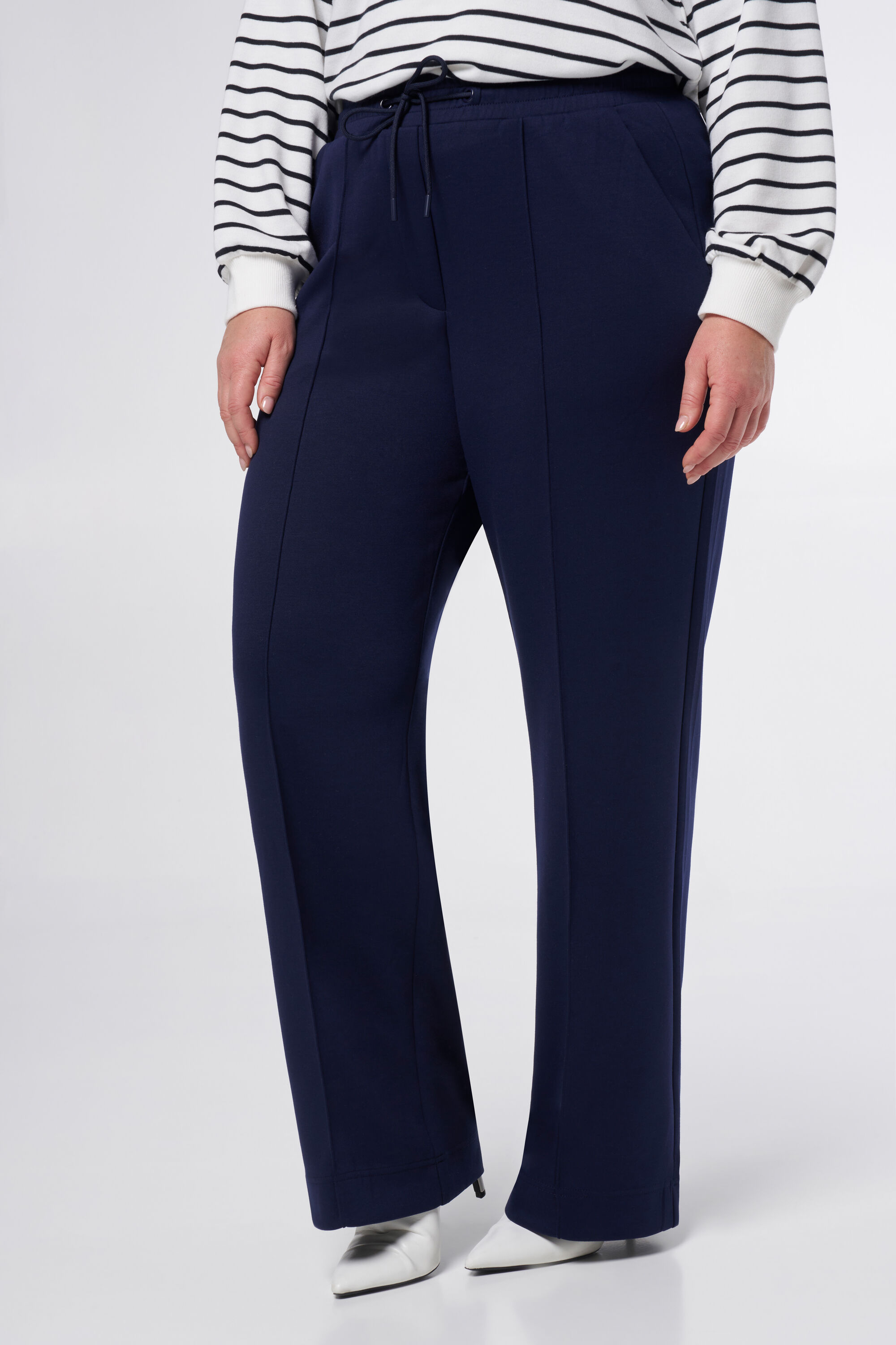 Vaqueros con pespunte decorativo  image number 5