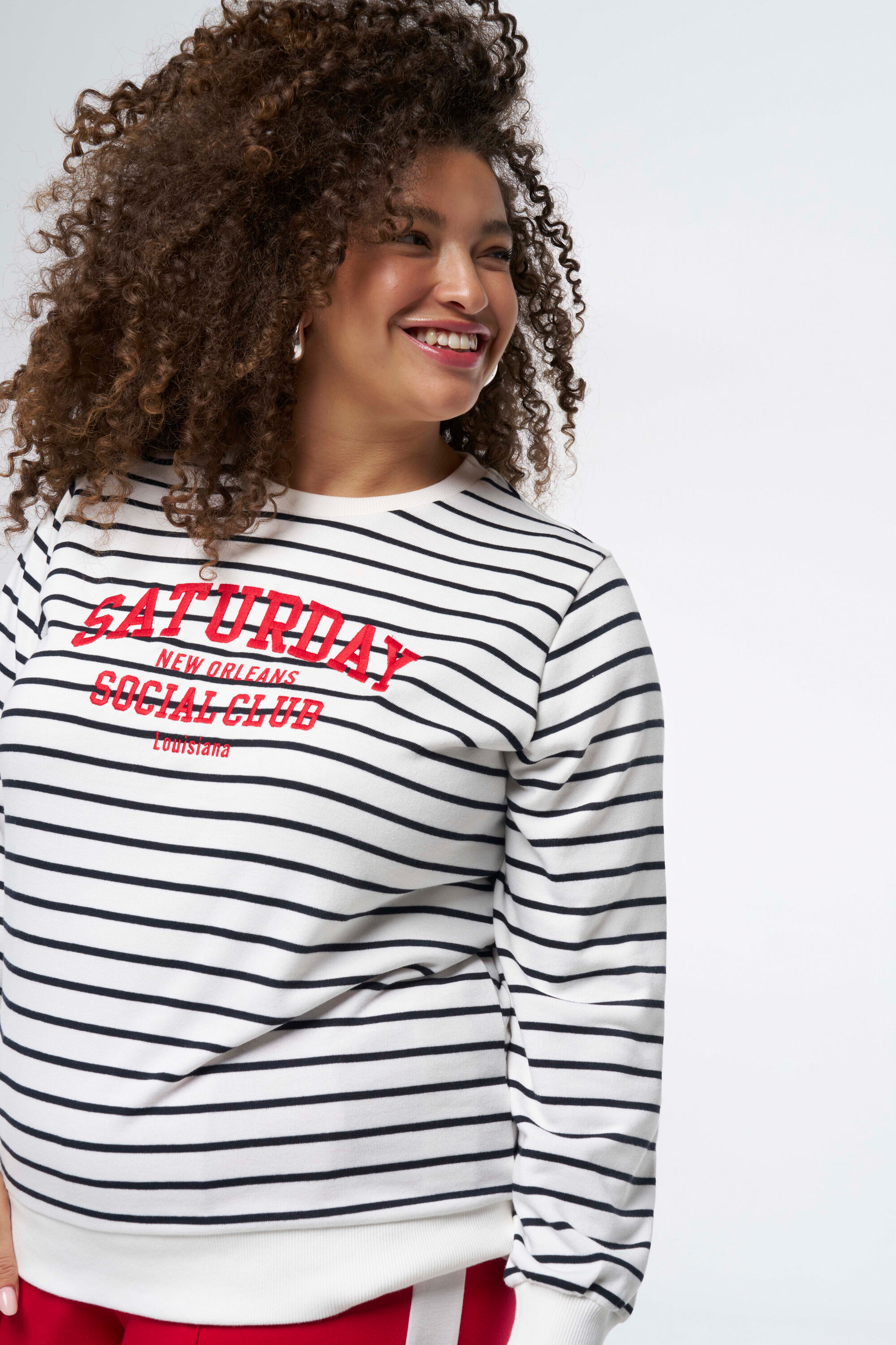 Su&eacute;ter de rayas con texto  image number 5