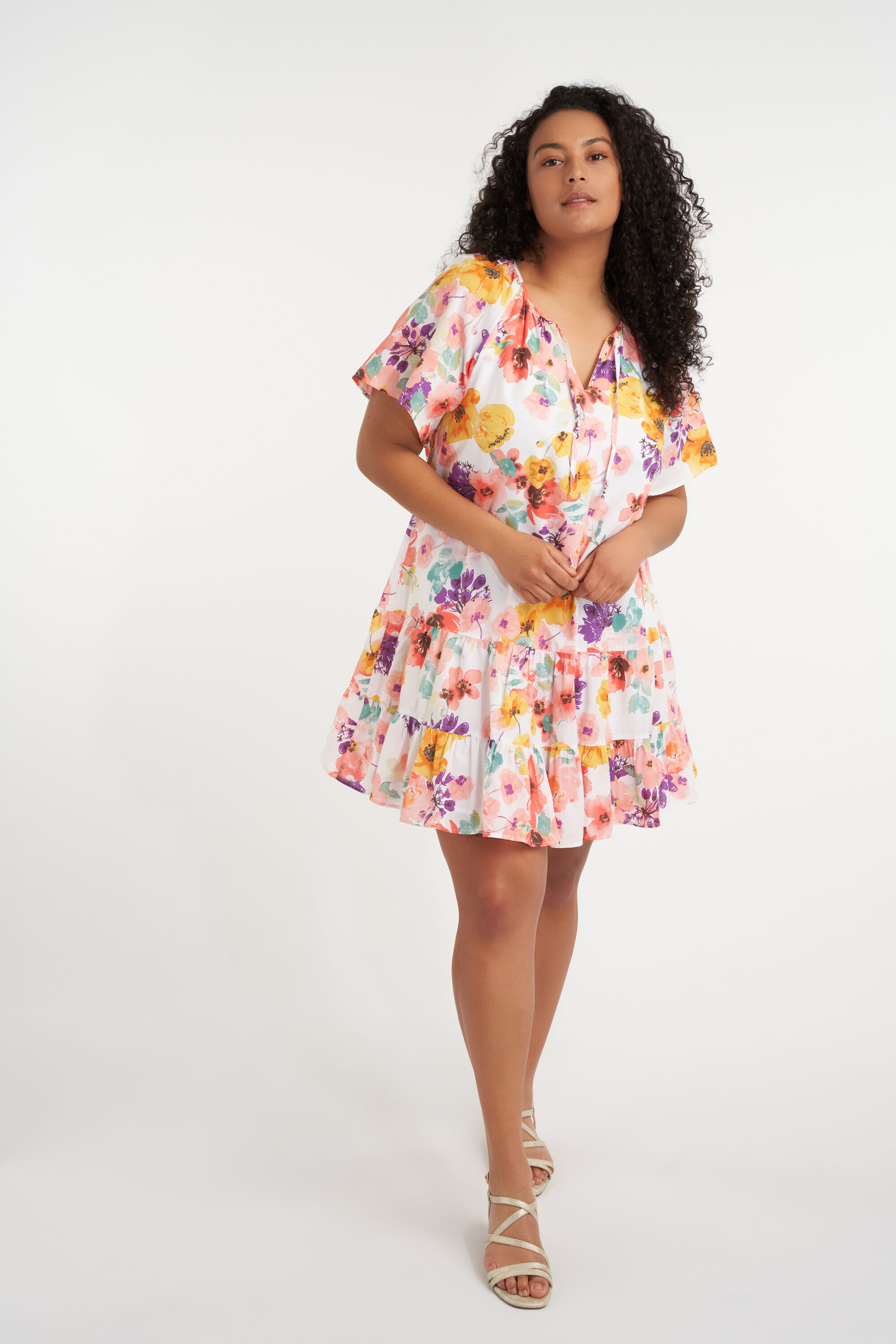 Vestido corto acampanado con estampado image number 5