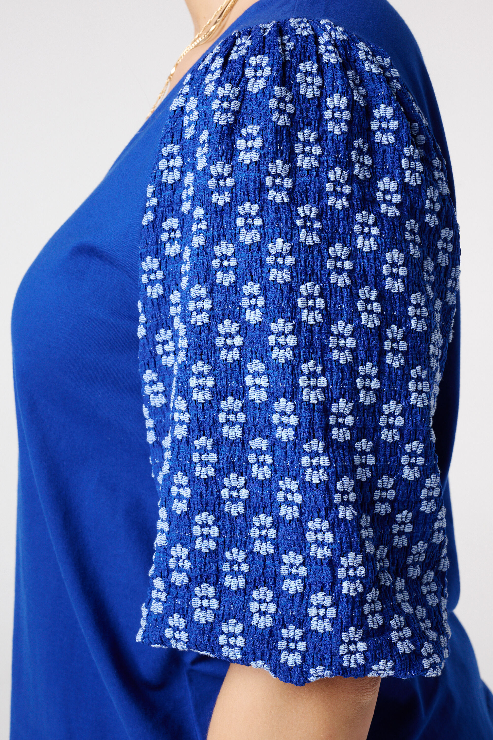 Top con mangas abullonadas image number 6