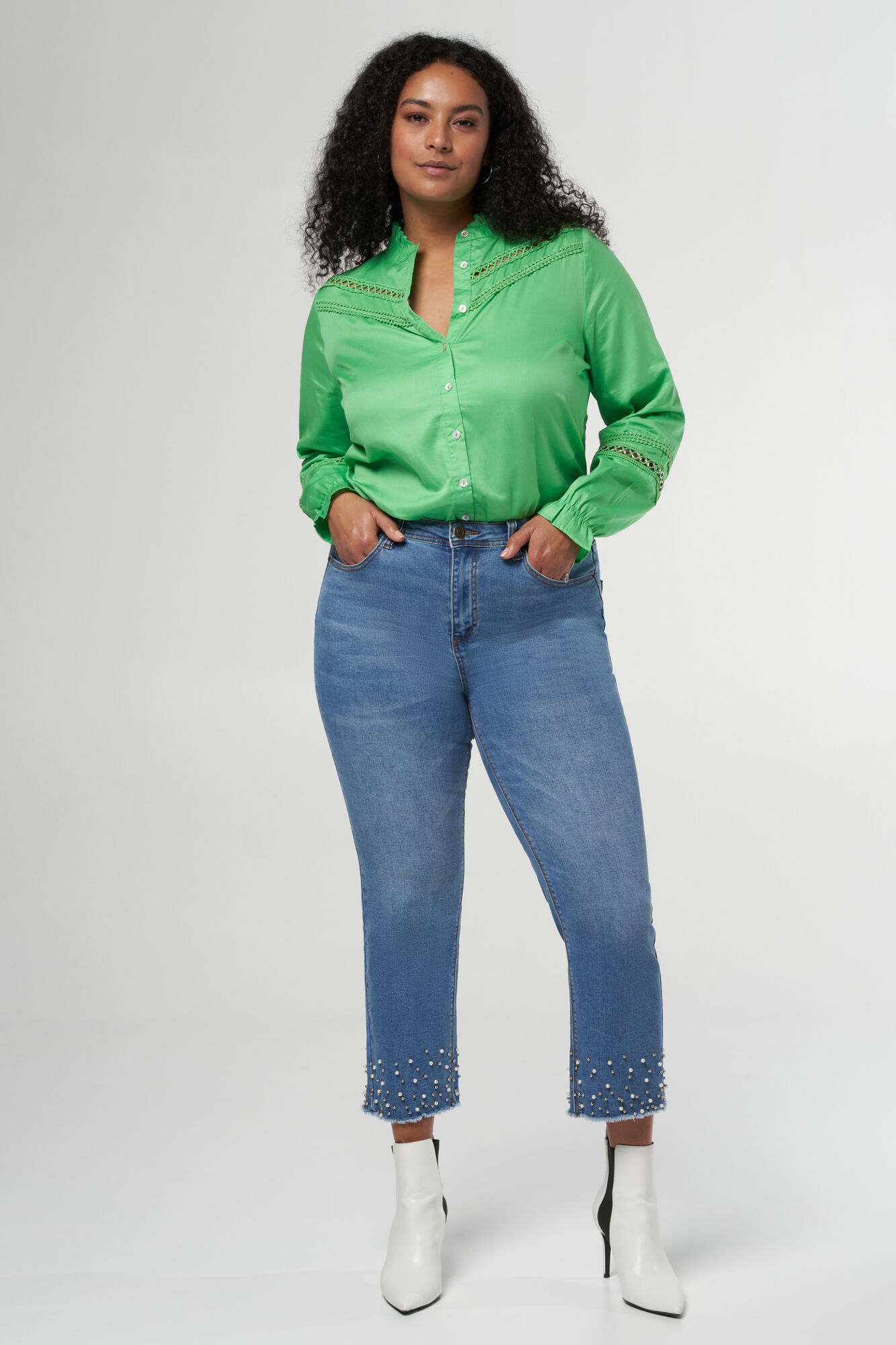 Vaqueros de pernera recta con abalorios image number 6