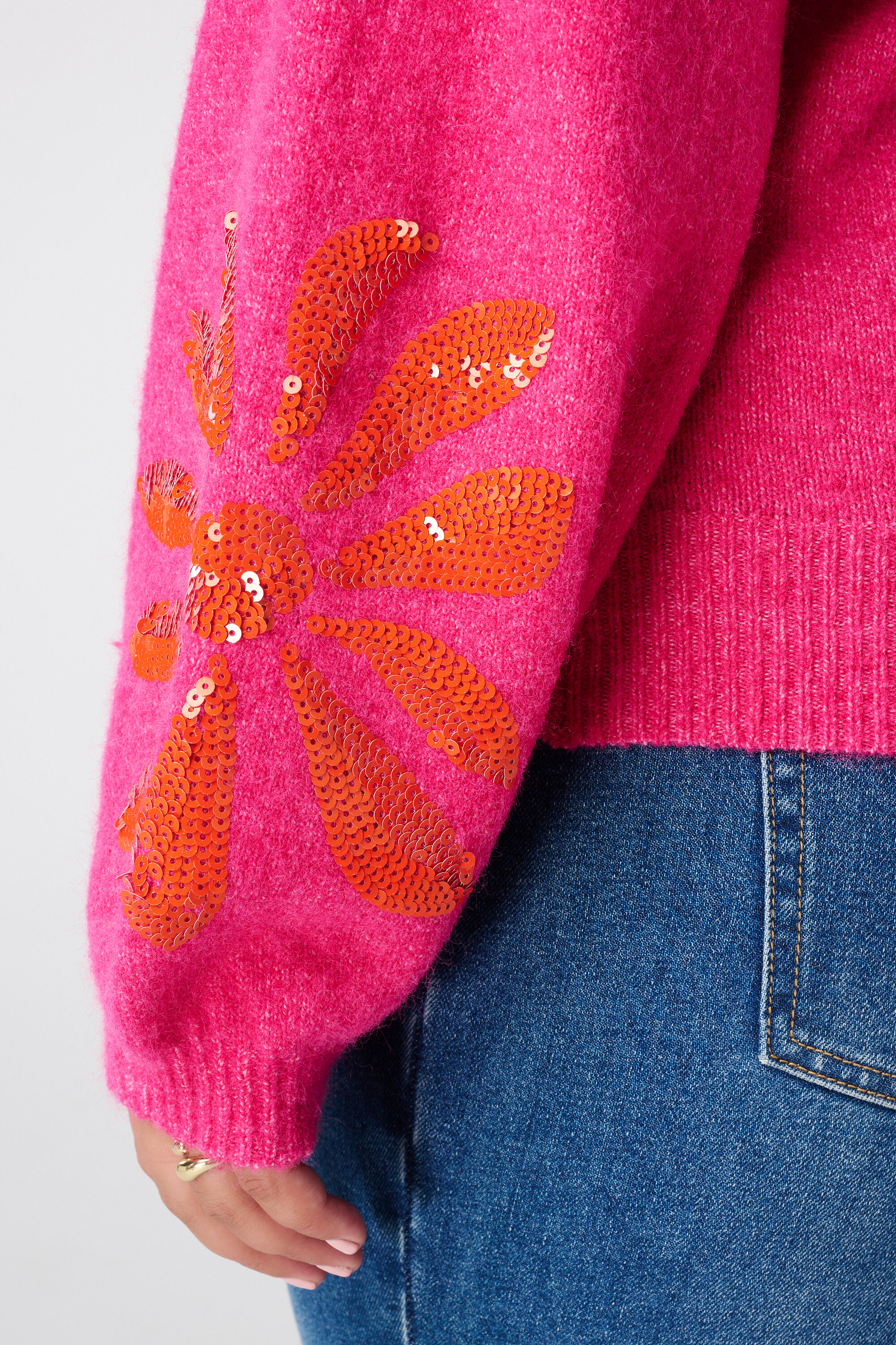 Jersey de punto con lentejuelas en las mangas image number 6