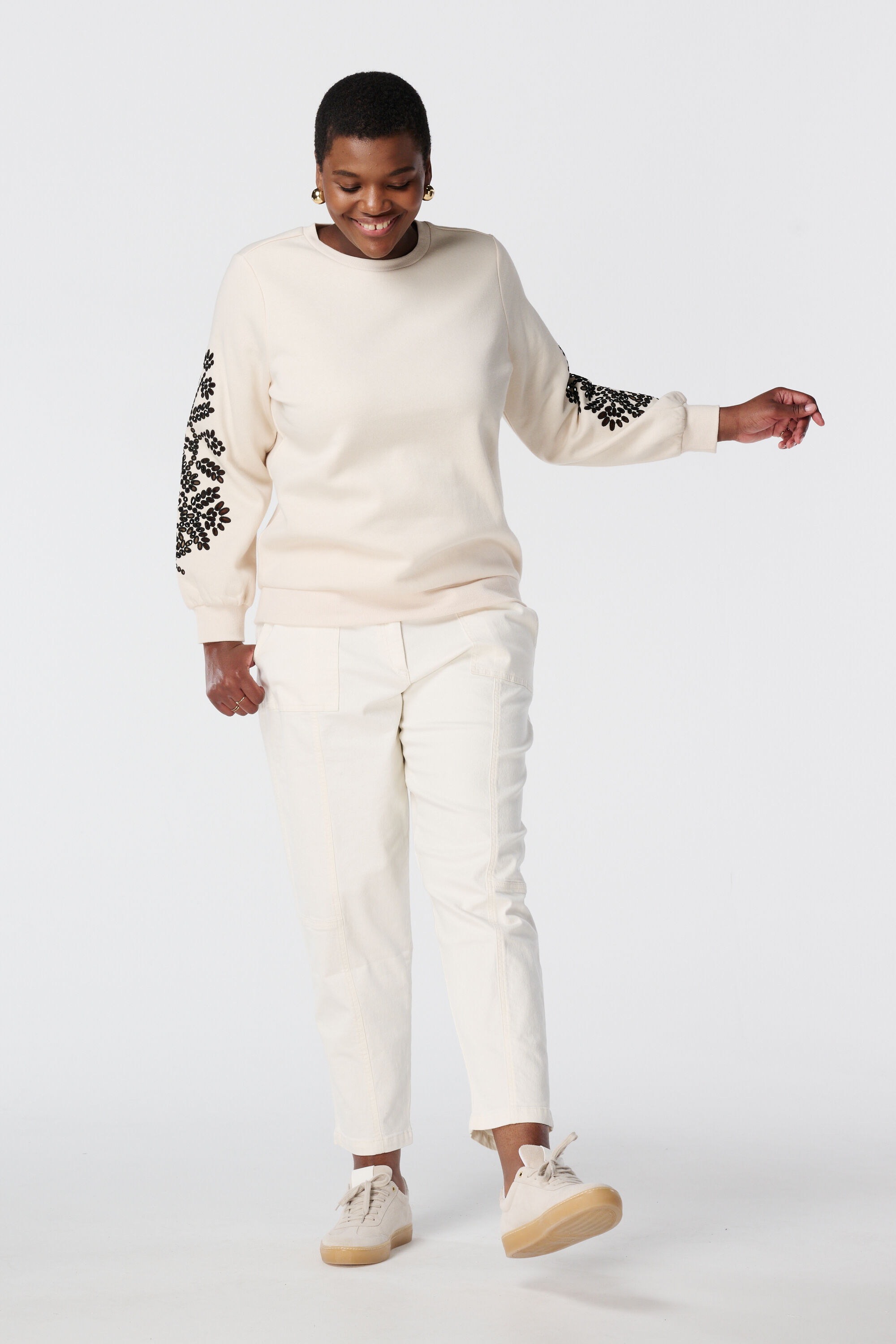 Su&eacute;ter con botones decorativos image number 5