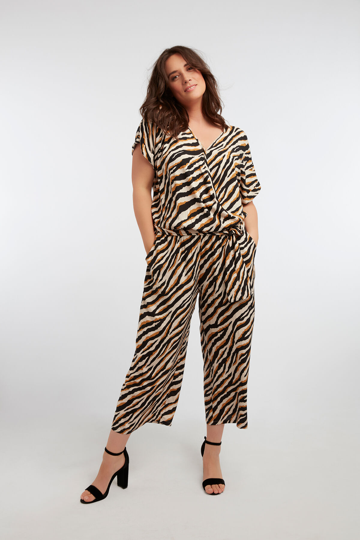 Mono de animal print image number 4