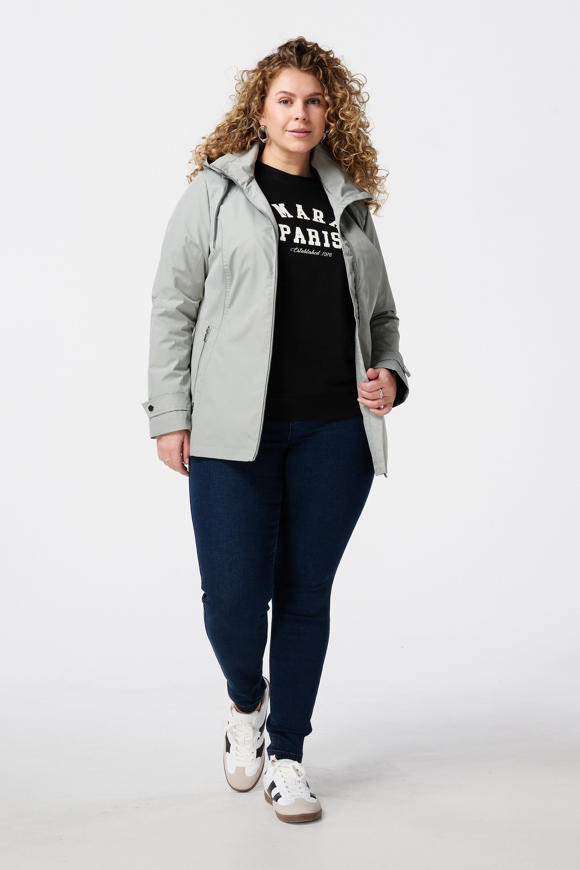 Chubasquero con detalles plateados image number 5