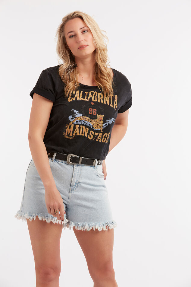 Shorts desteñidos con el dobladillo deshilachado image number 6