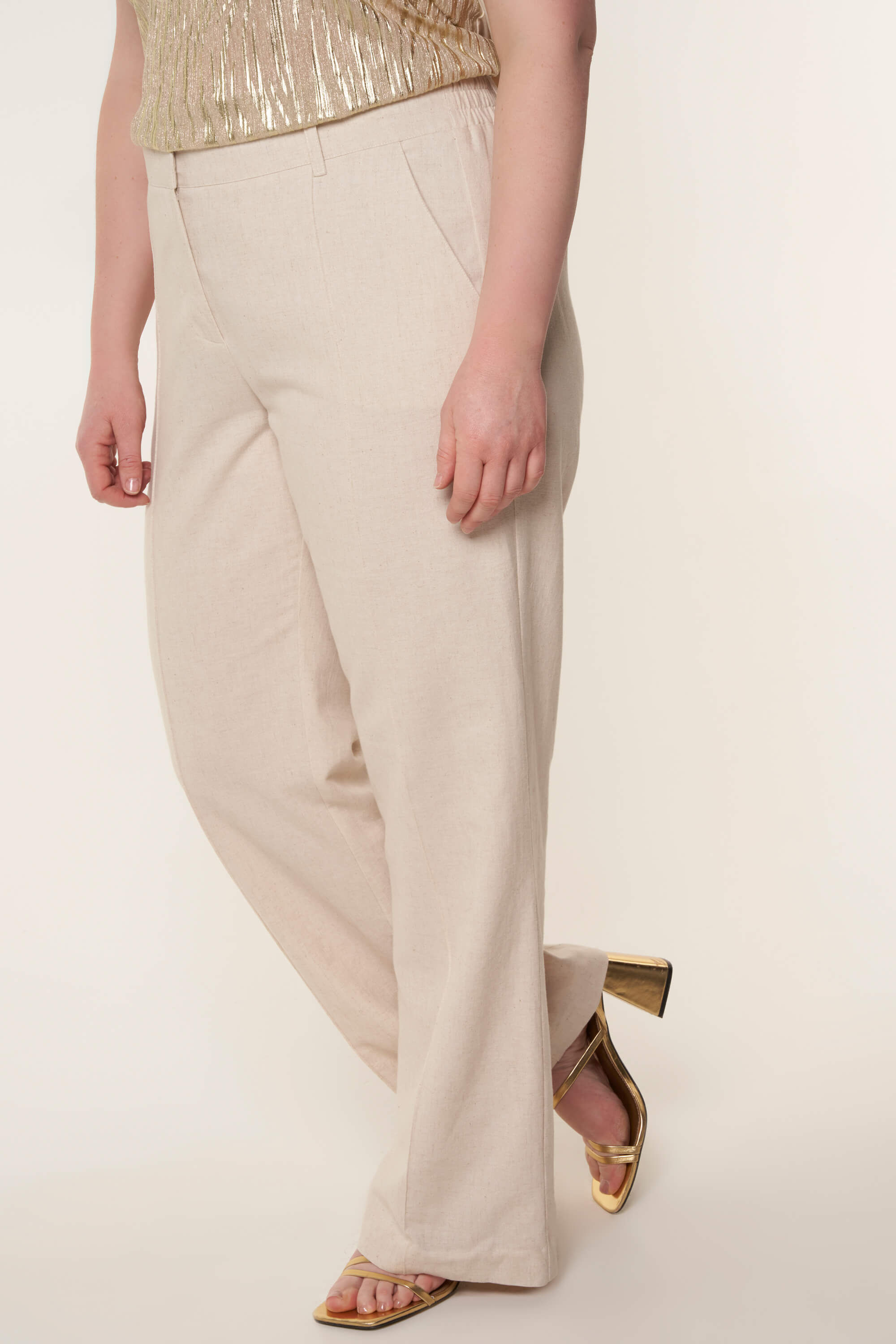 Pantalones de lino image number 6