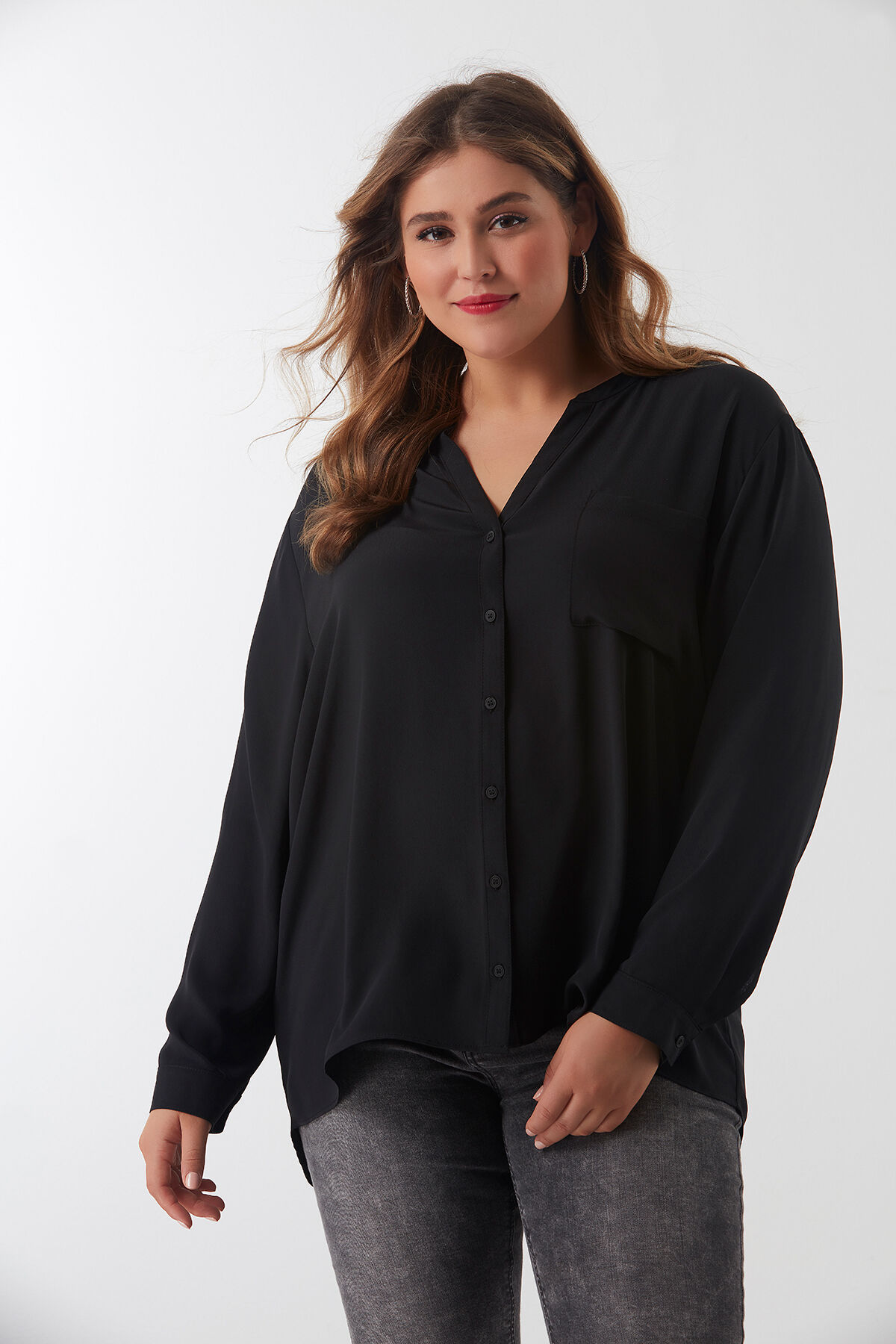 Blusa con bolsillo en el pecho image number 3