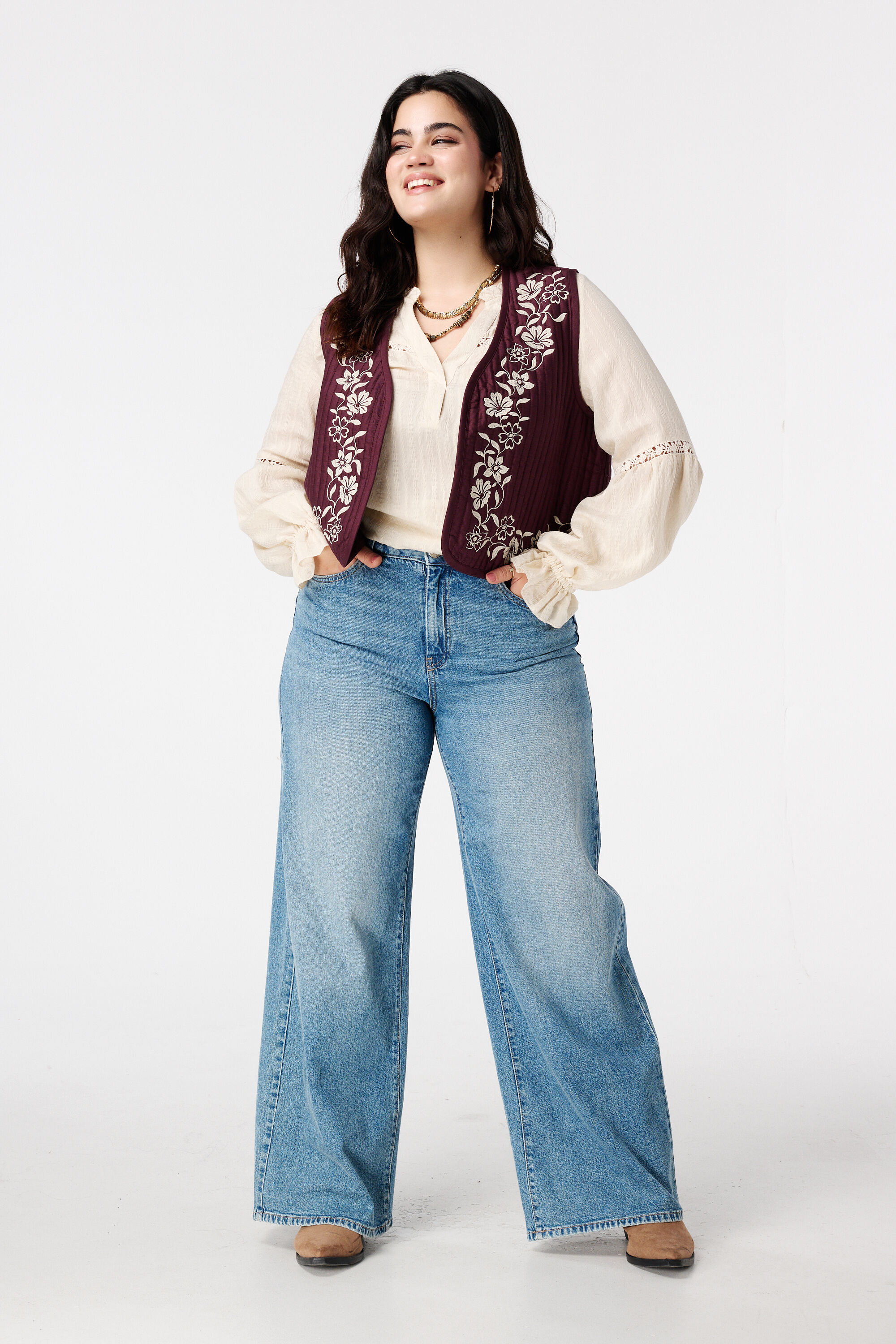 Blusa con bordado calado image number 5