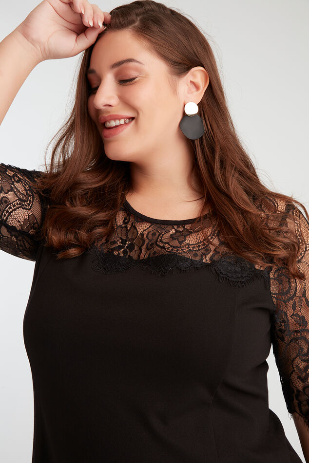 Vestido con encaje image number 4