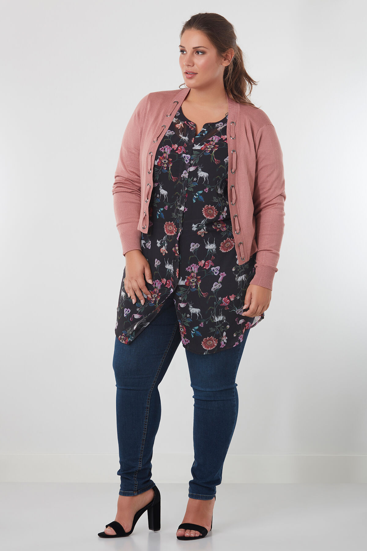 Blus&oacute;n con estampado de flores image number 3