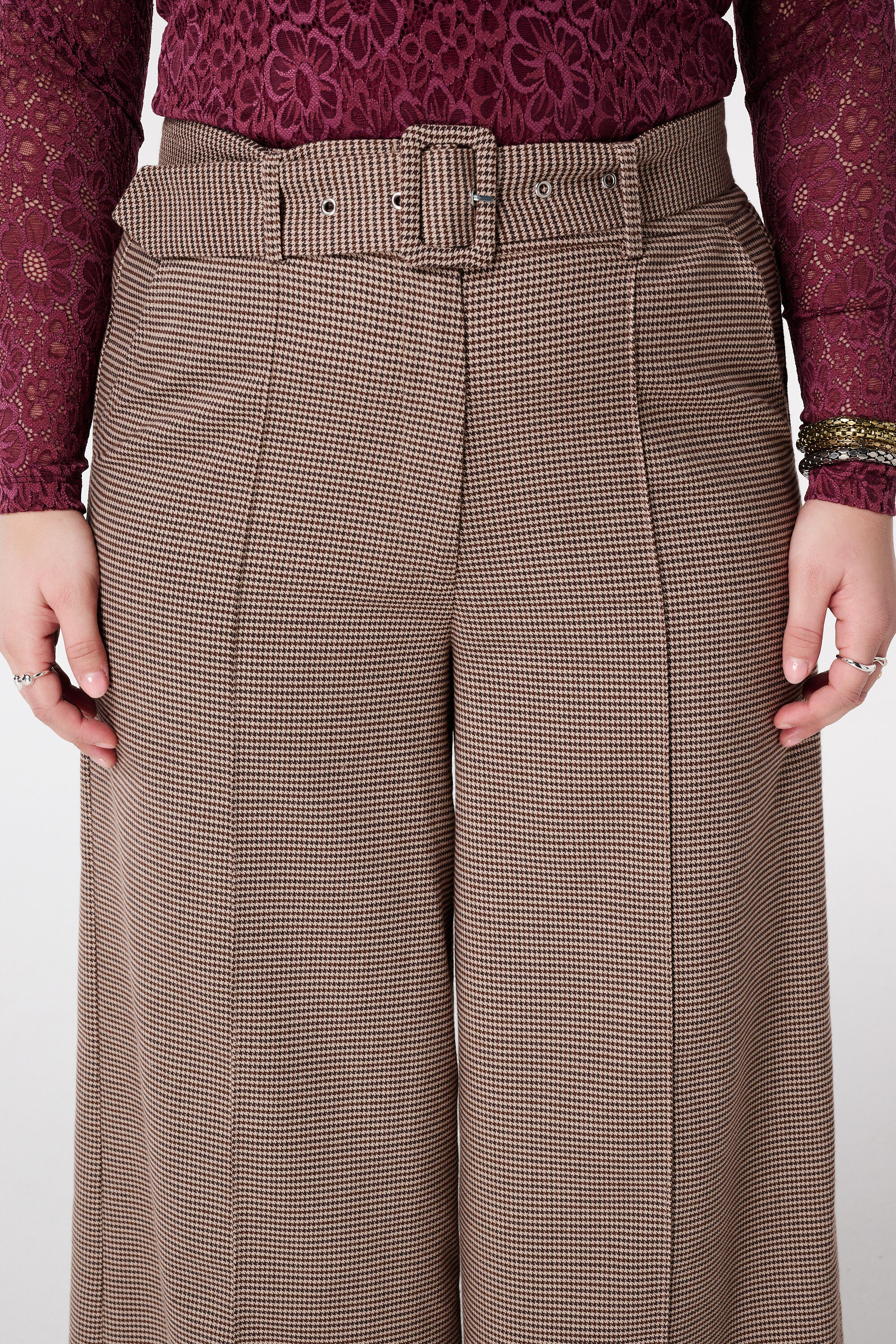 Pantalones anchos con cintur&oacute;n image number 4