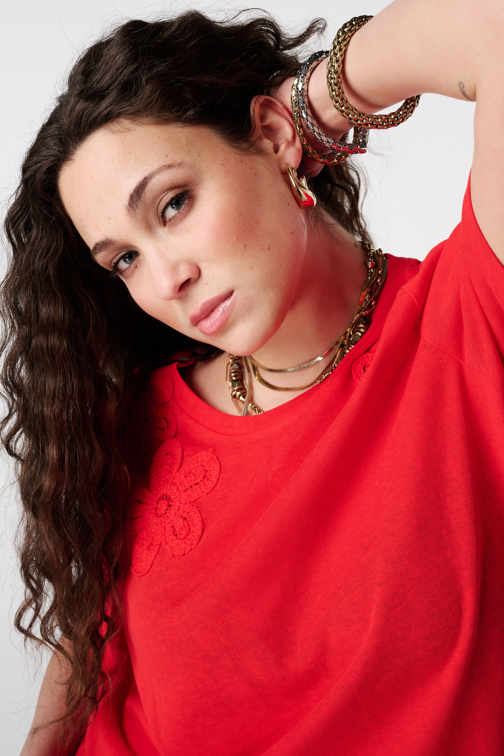 Camiseta con corazones 3D image number 4