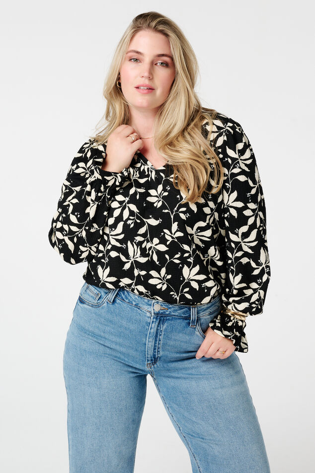 Top estampado y con textura image number 0
