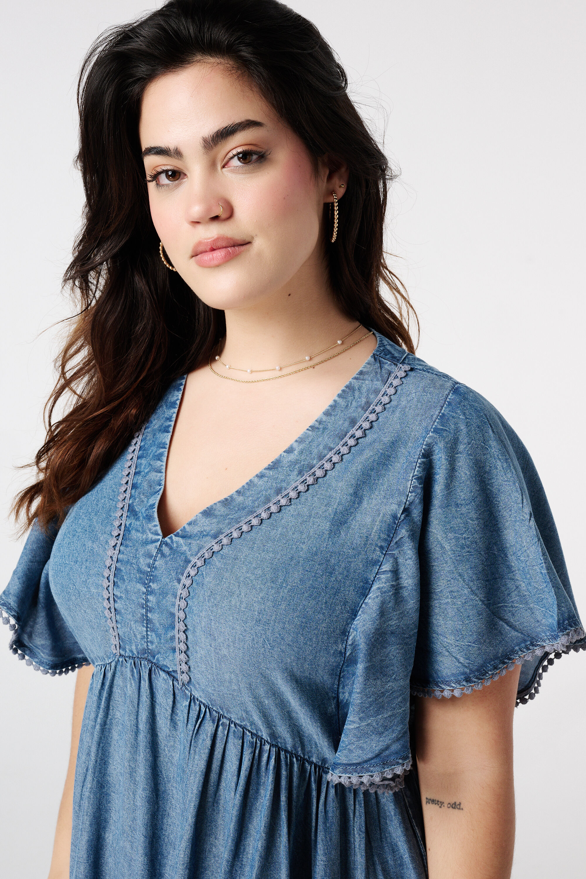 Vestido vaquero con cuello de pico image number 4