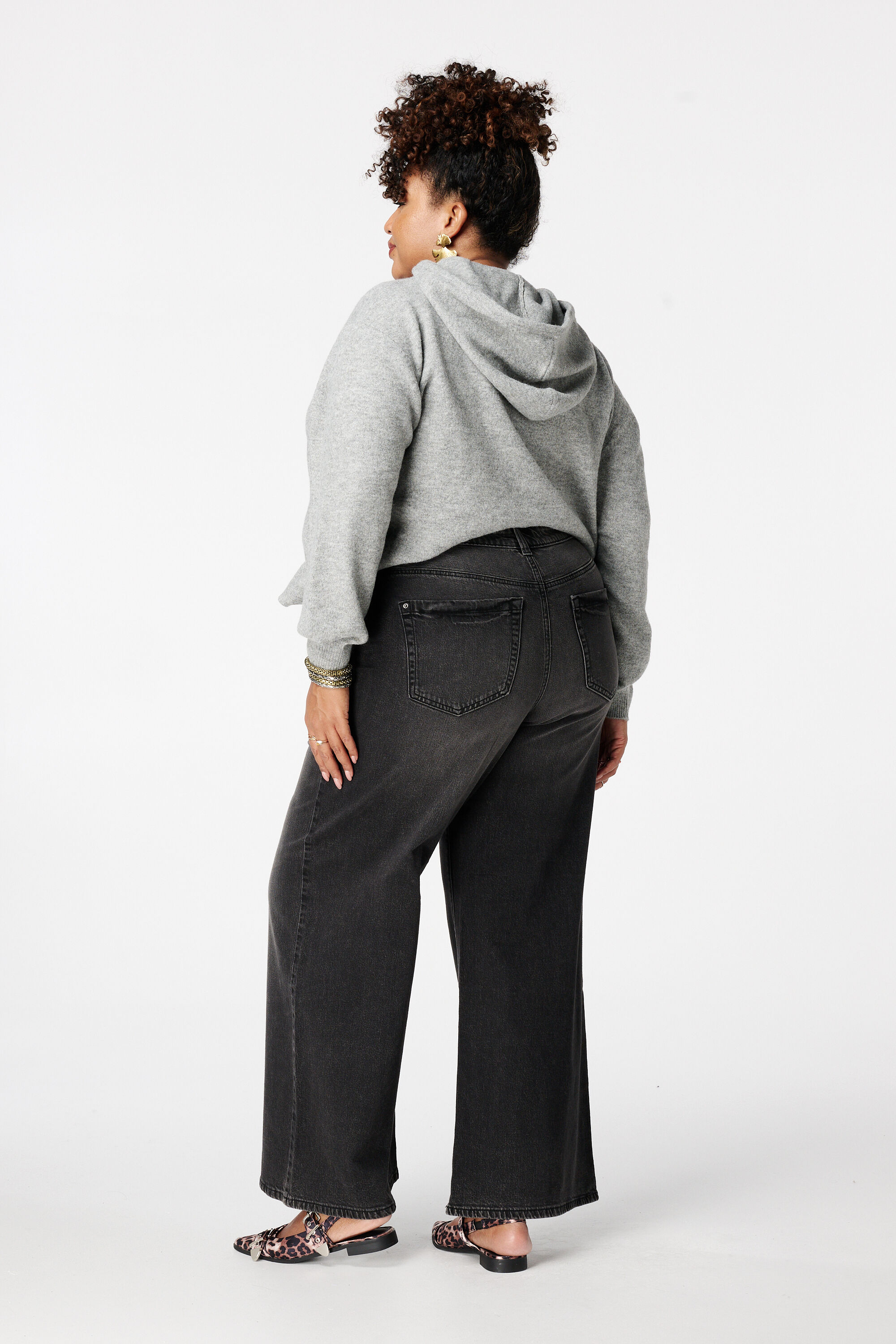 Vaqueros de pierna ancha y cintura alta image number 3