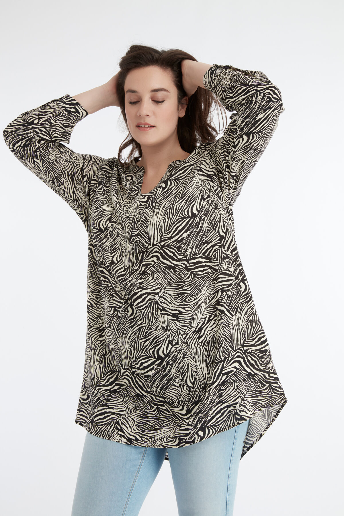 Blusa t&uacute;nica con estampado de cebra image number 5