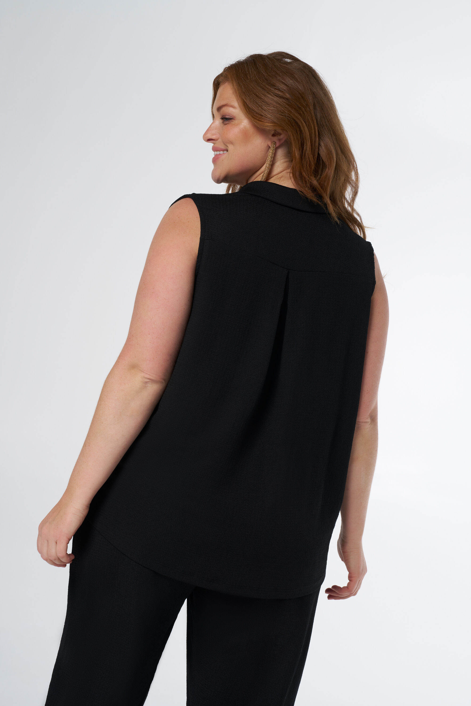 Top con escote en V  image number 3