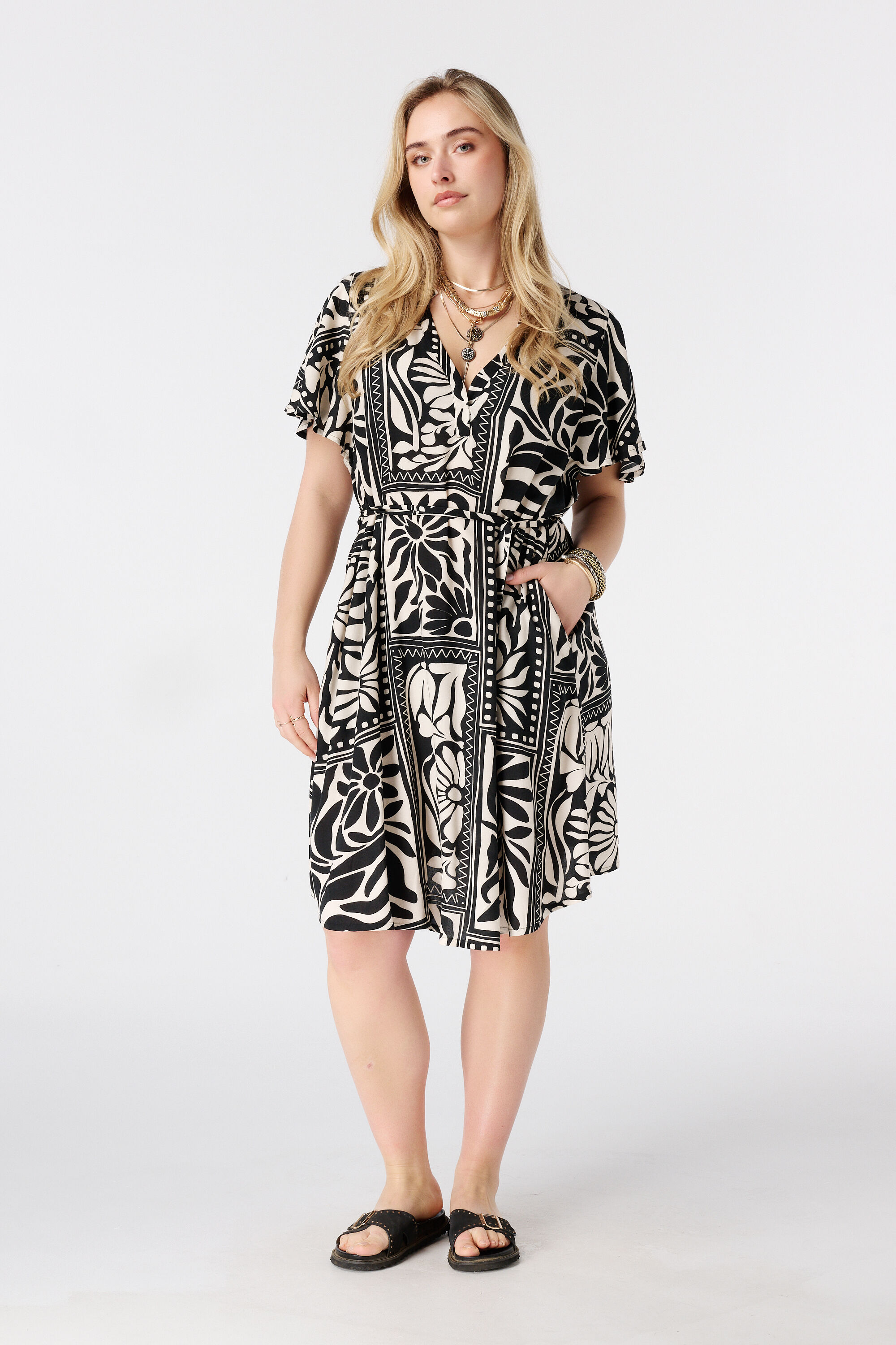 Vestido con cintur&oacute;n