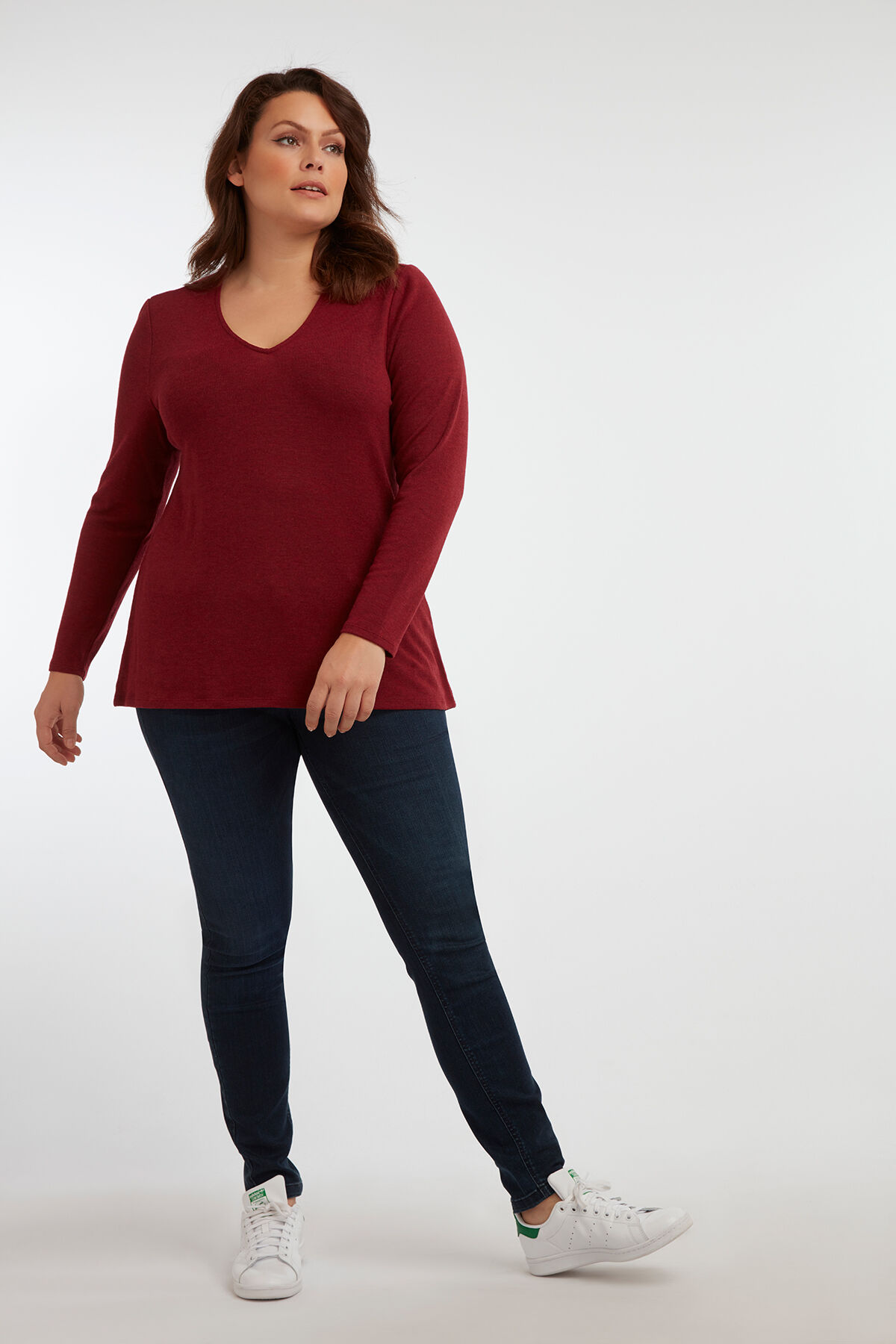 Camiseta con cuello de pico image number 3