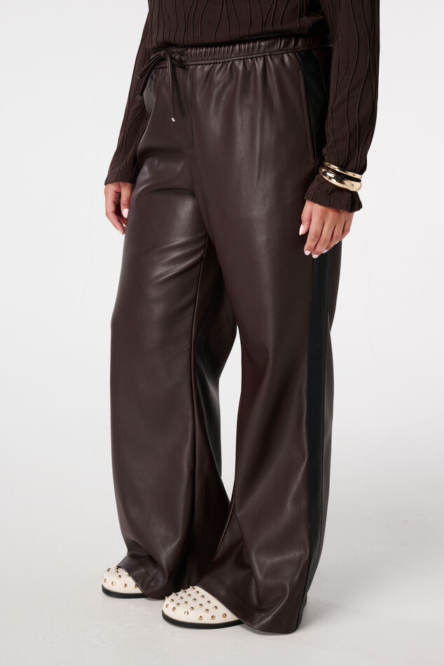 Pantalones anchos con raya lateral de PU image number 5