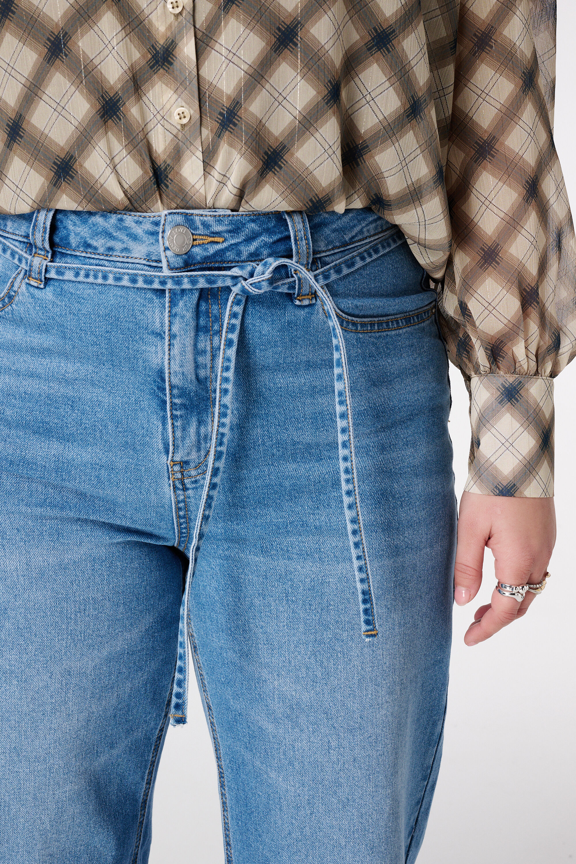 Vaquero wide leg con cintur&oacute;n de lazo image number 4