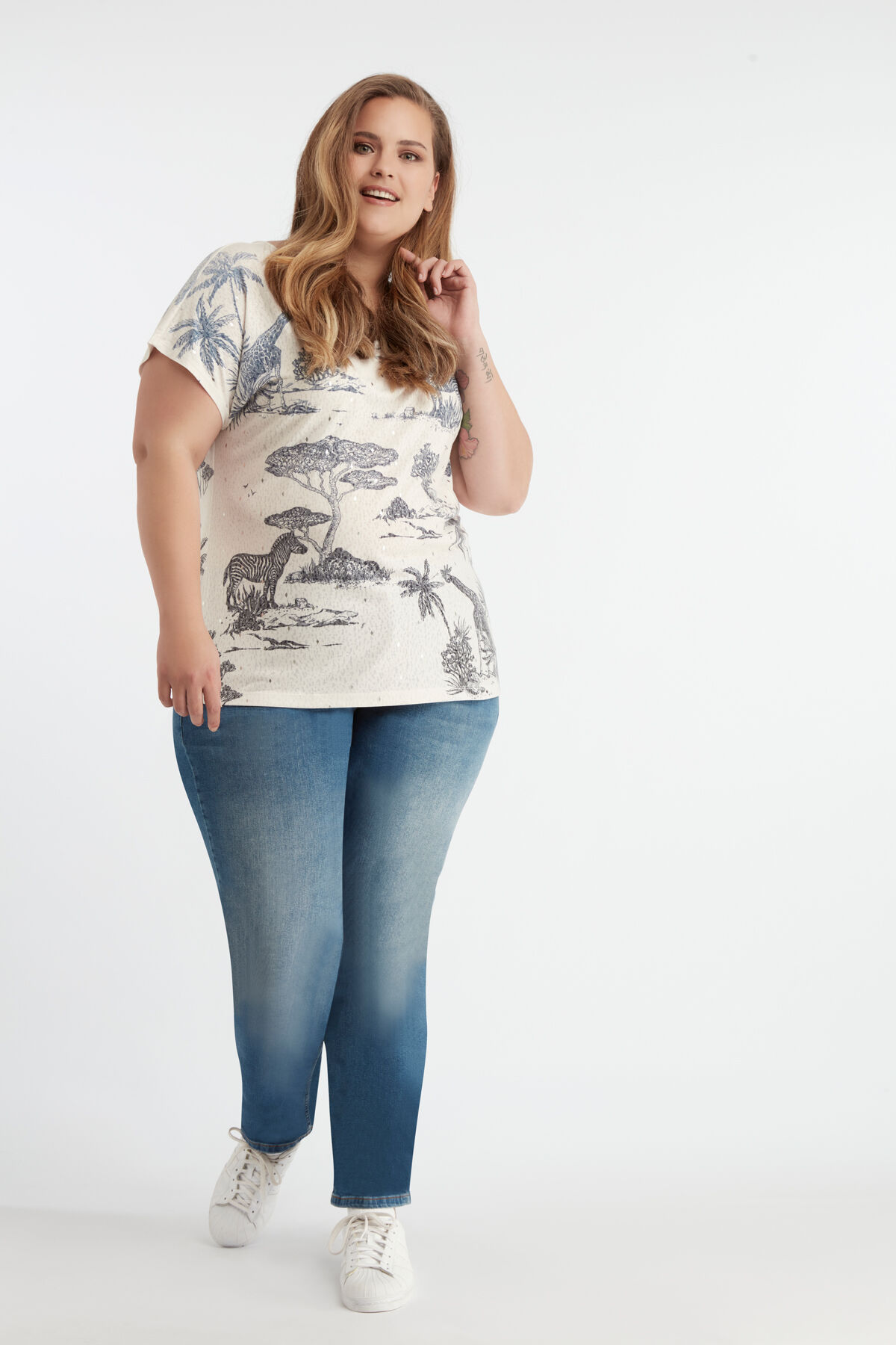 Camiseta de safari en azul y blanco image number 3