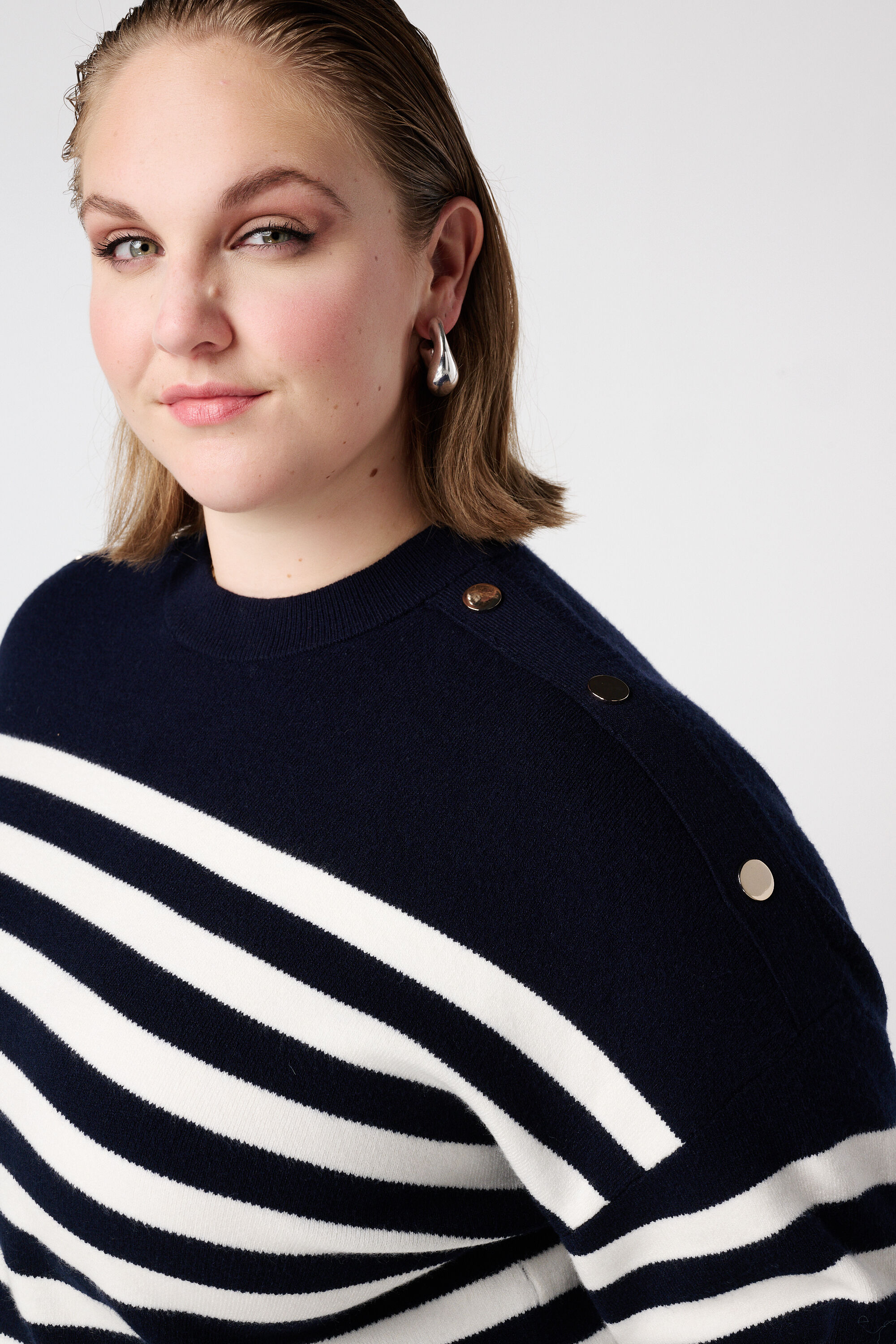 Jersey de rayas con botones decorativos image number 4