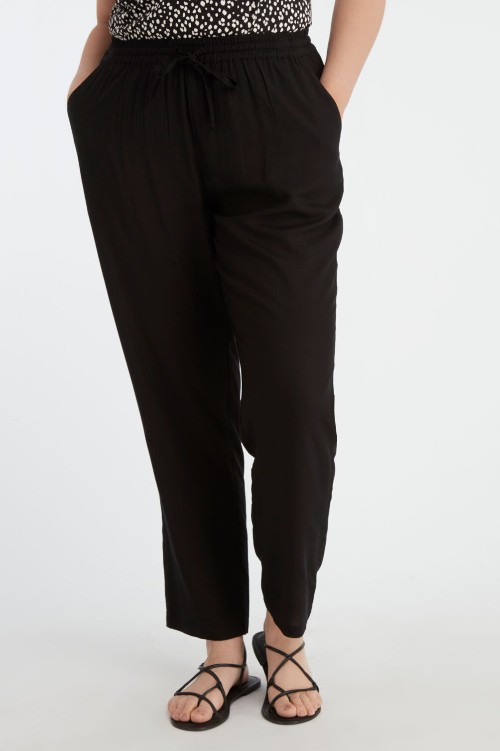 Pantalones holgados image number 3