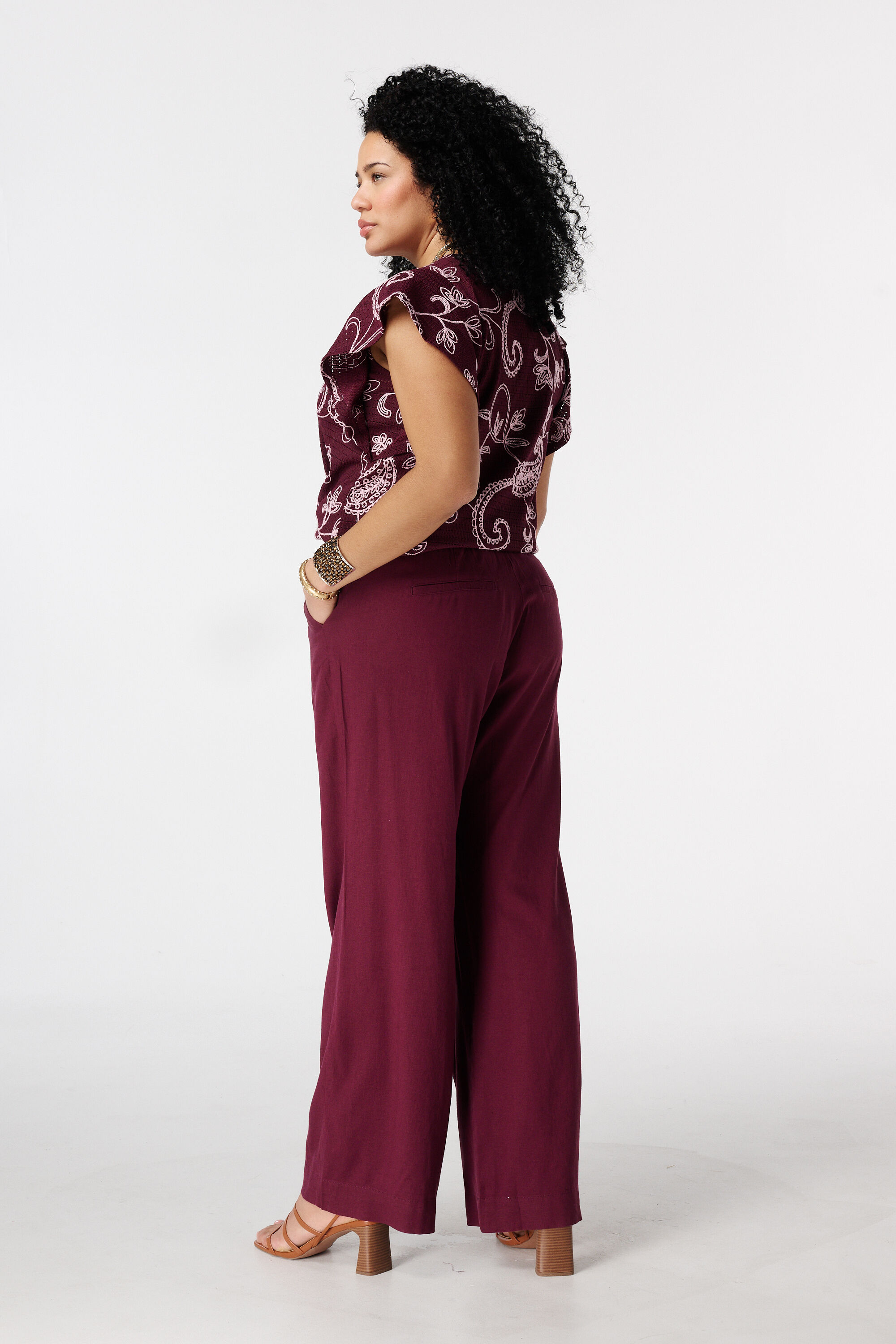 Pantal&oacute;n de lino image number 3