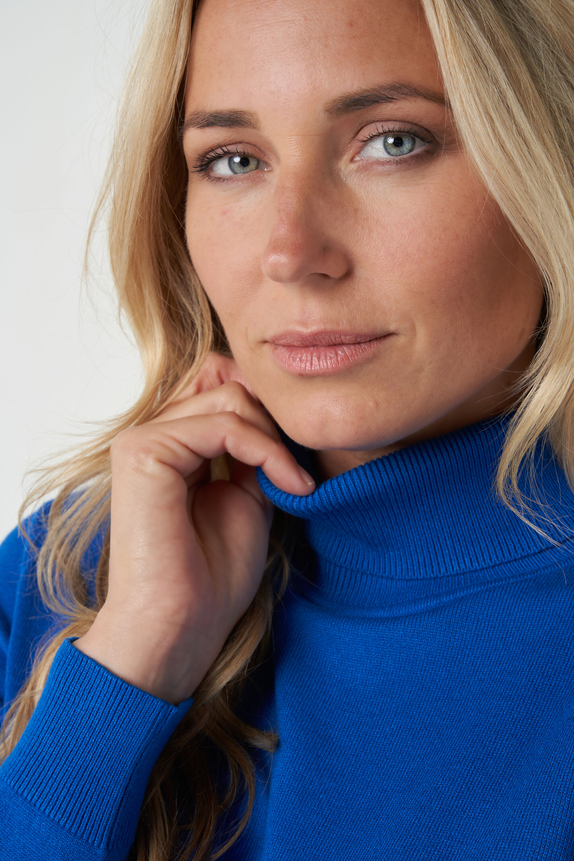 Jersey de cuello alto y punto fino image number 4