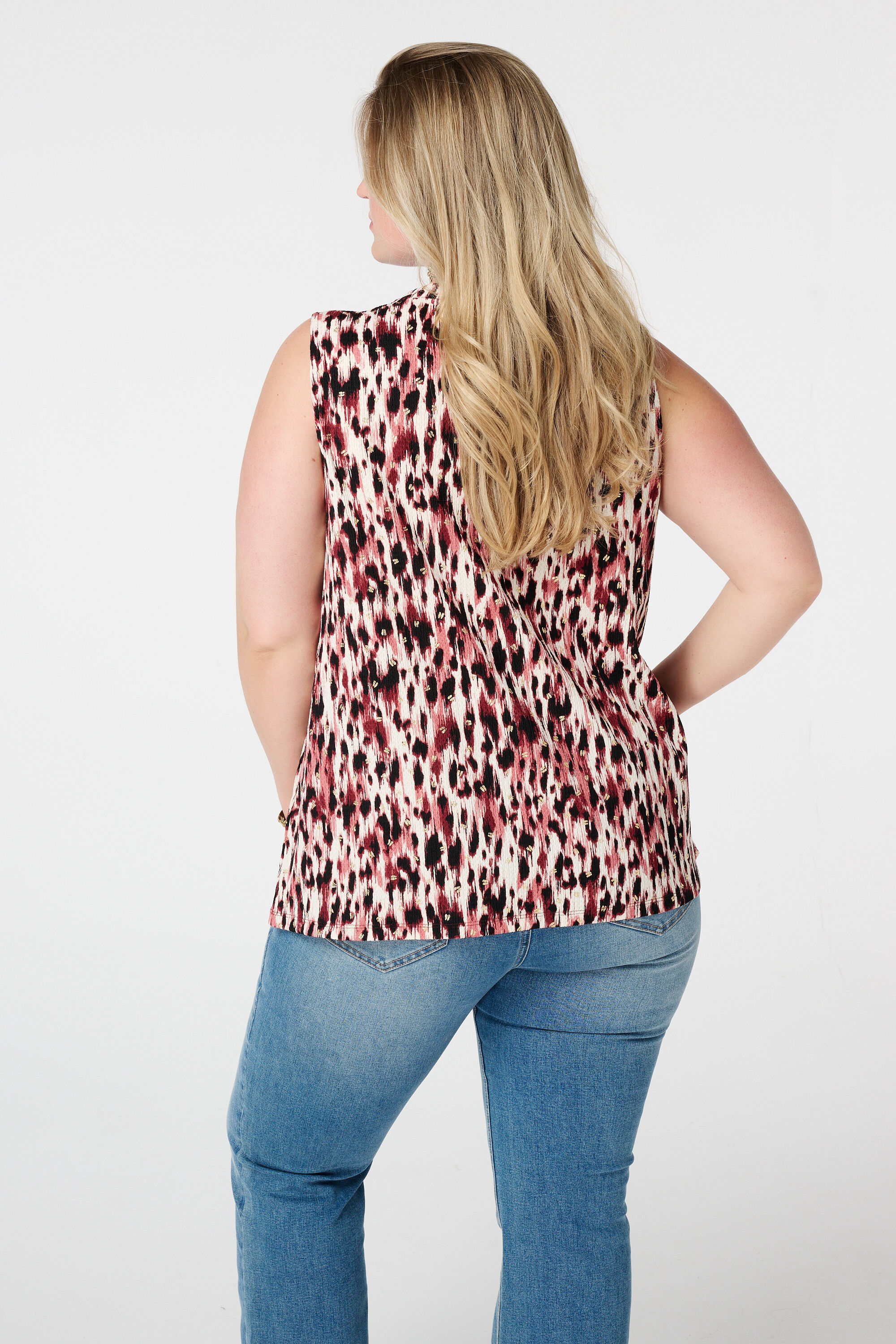 Top sin mangas estampado image number 3