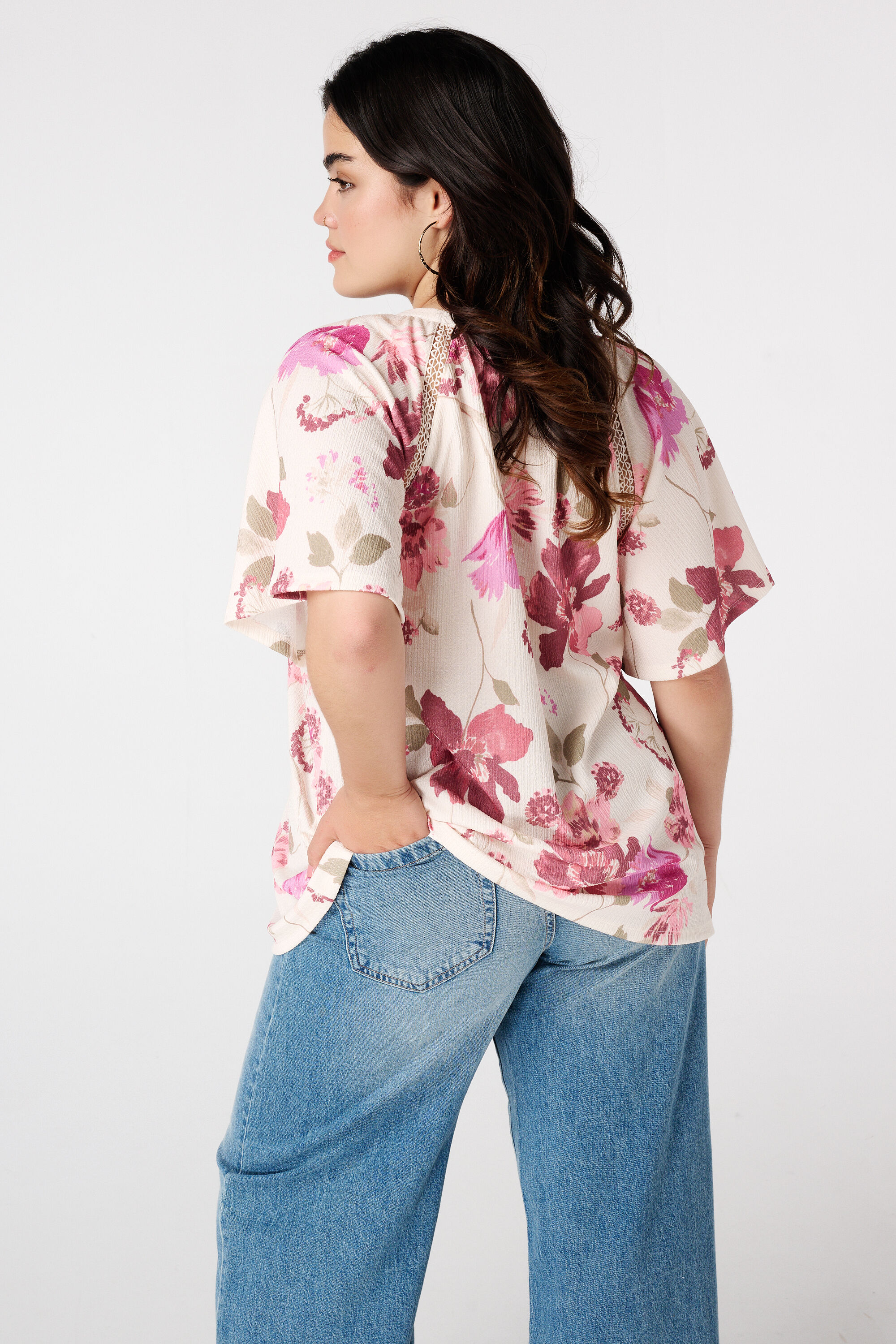 Top con mangas mariposa image number 3